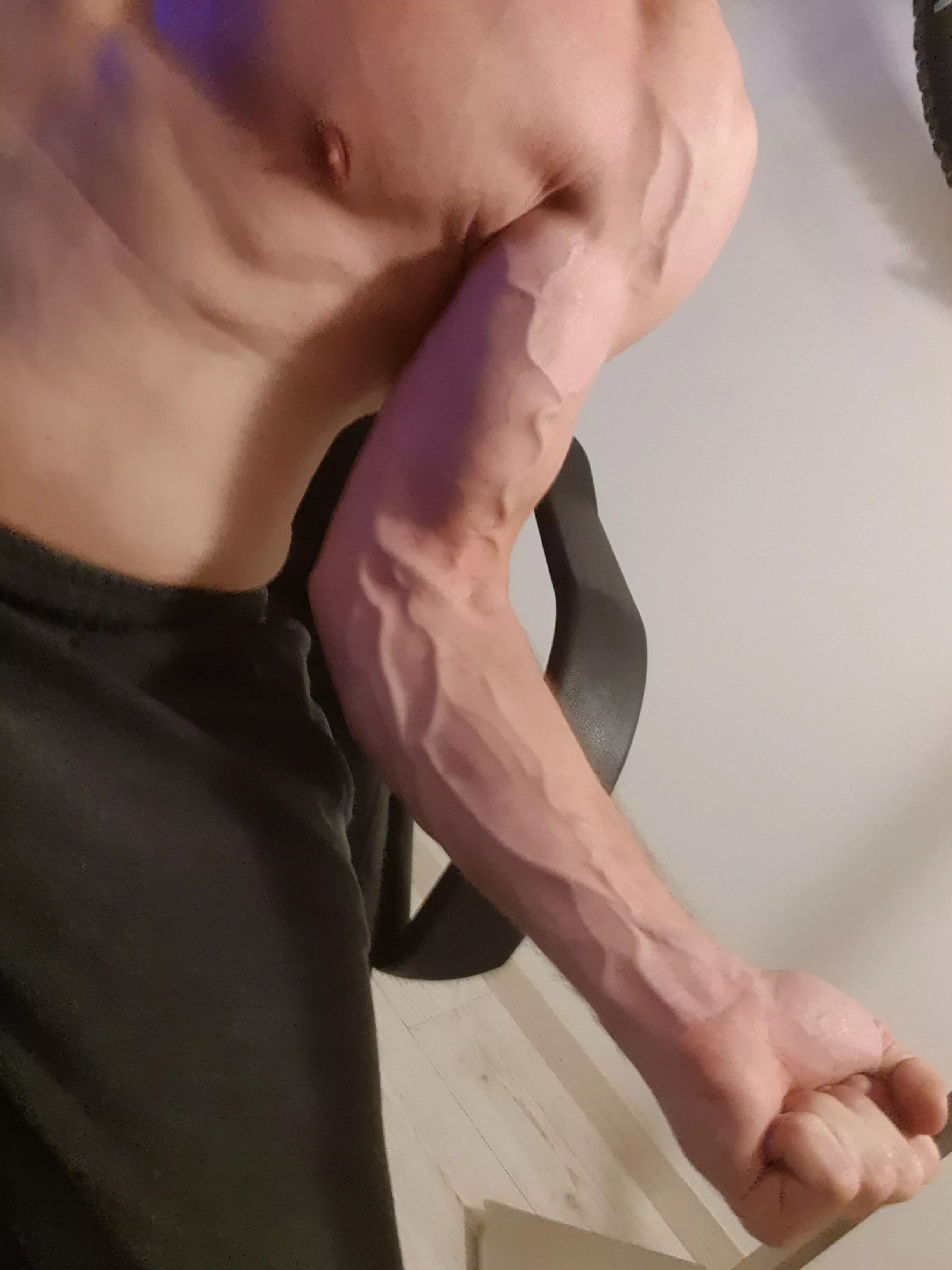 do you like some veiny forearms? ðŸ˜Œ