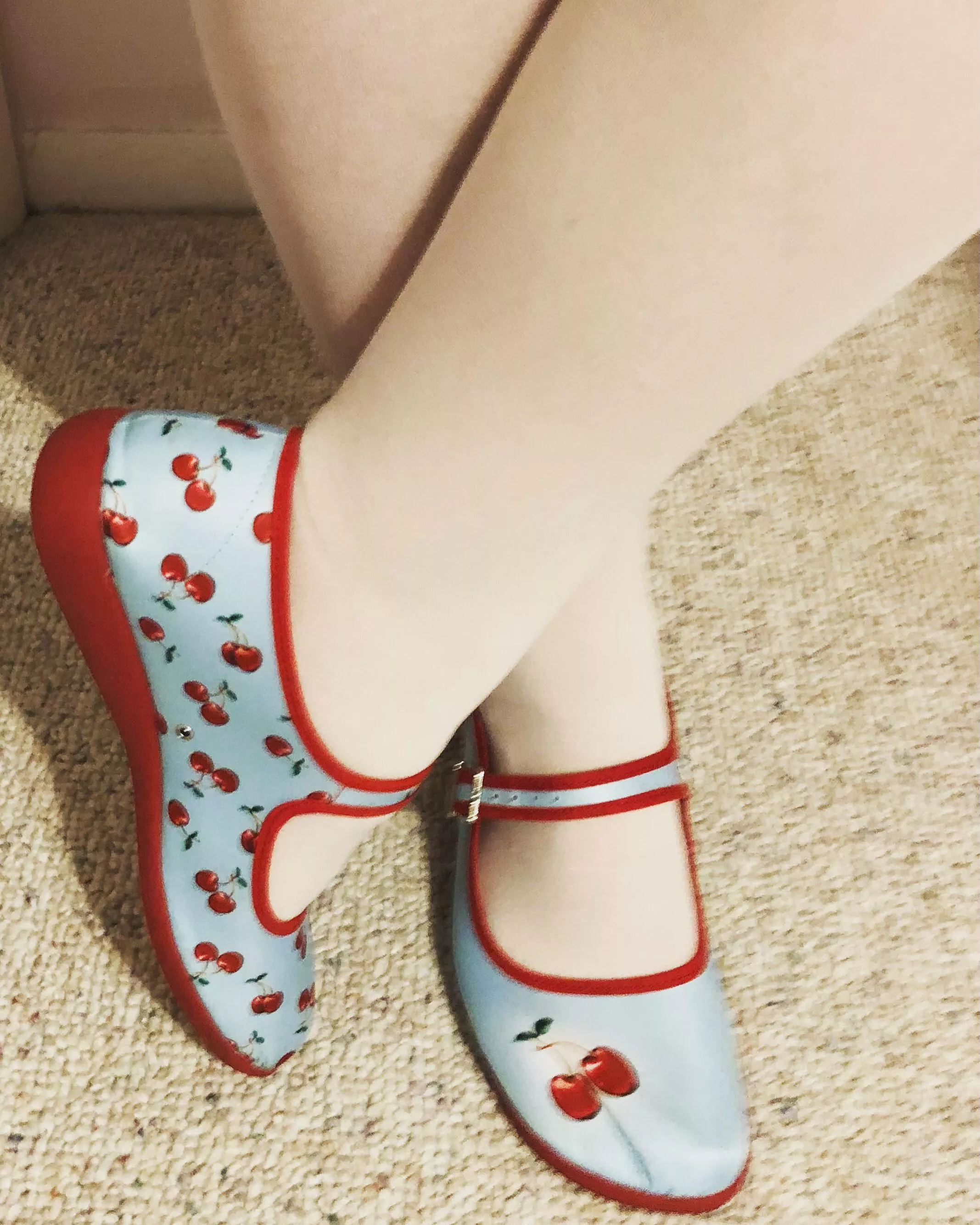 Do you like stockings and cute shoes? ðŸ˜˜ (F)