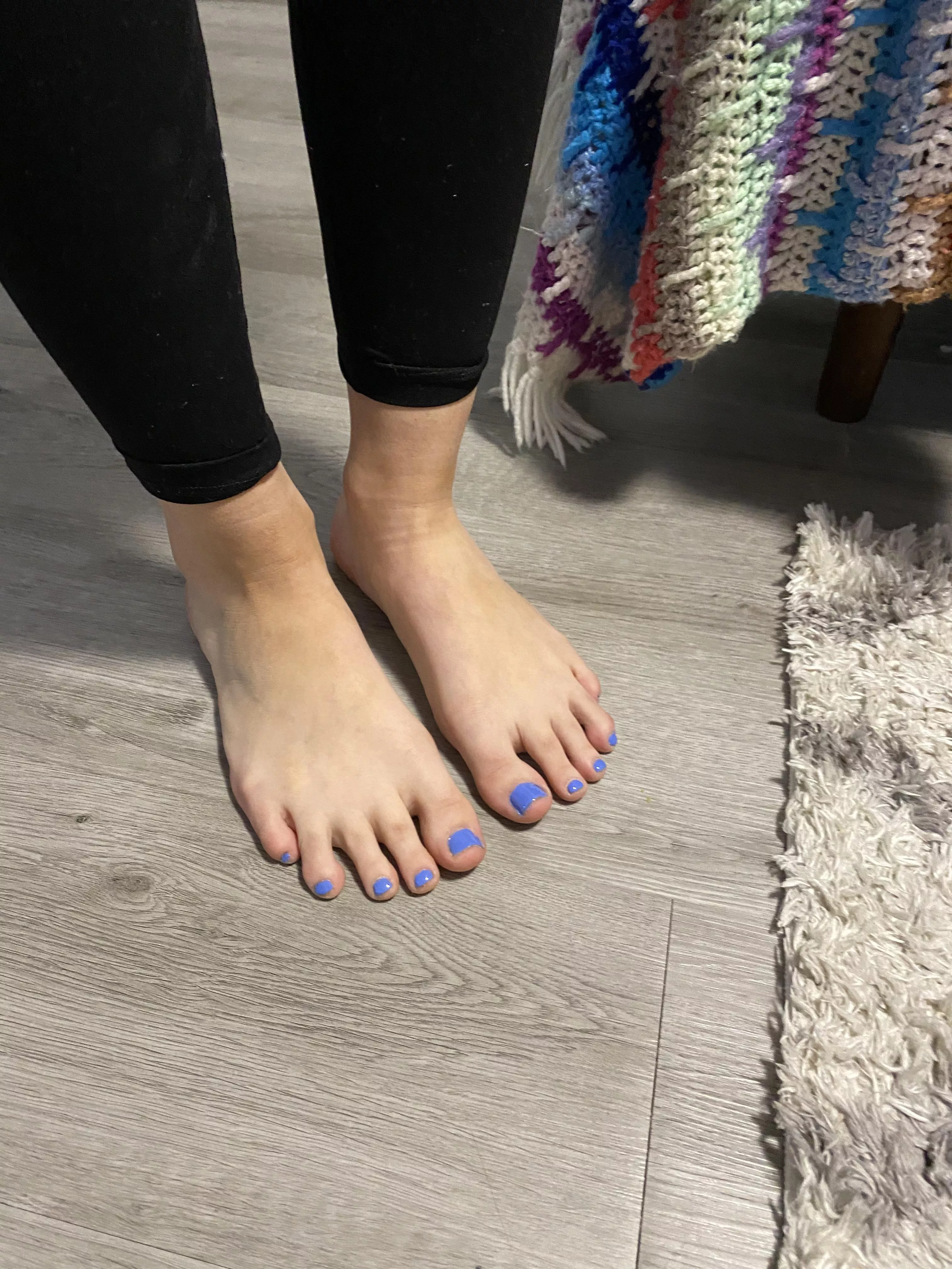 Do you like the colour I picked for my toes?? :) ❤️