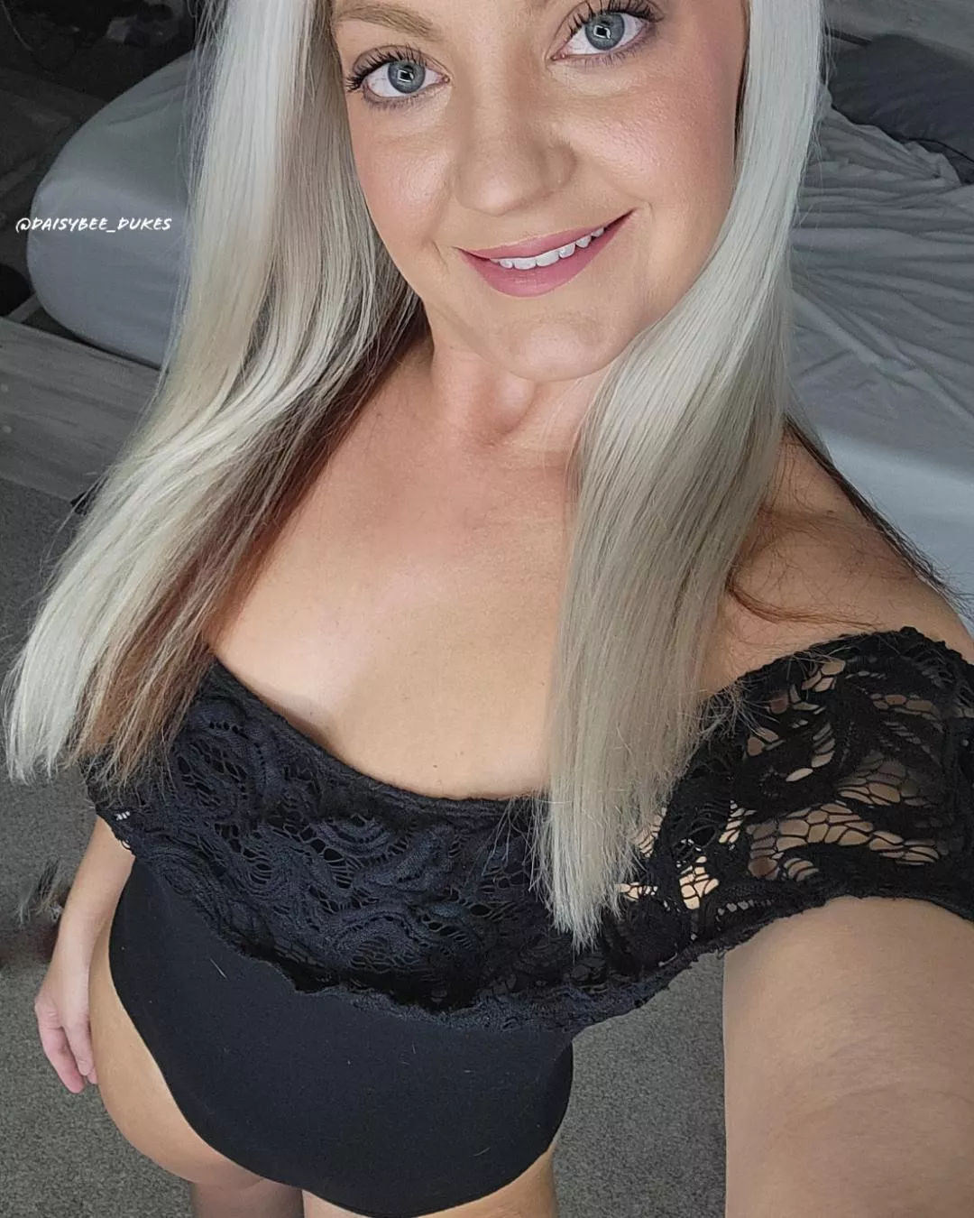 Do you like the lace on this body suit?