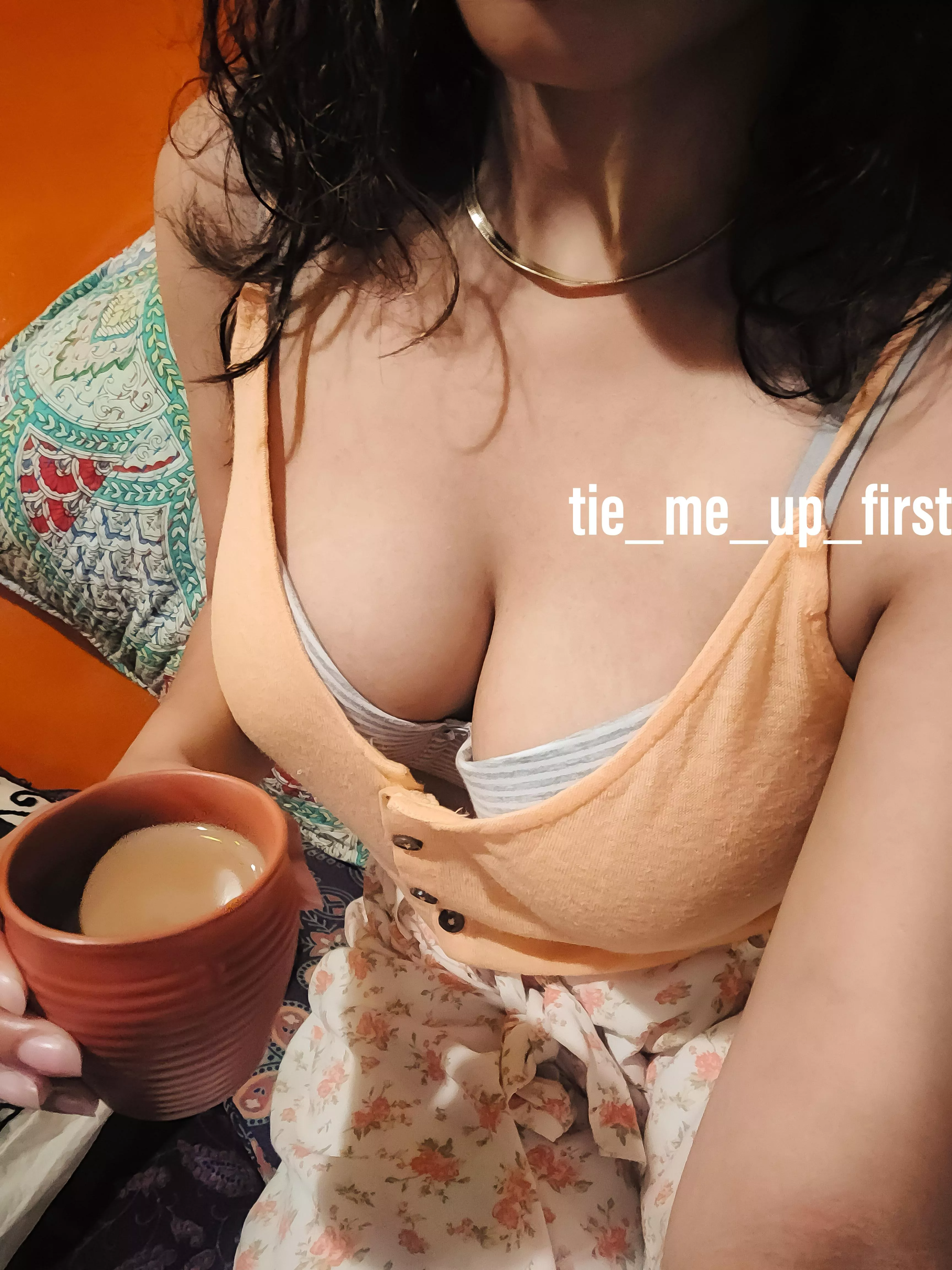 Do you pre[f]er me with tea or coffee?