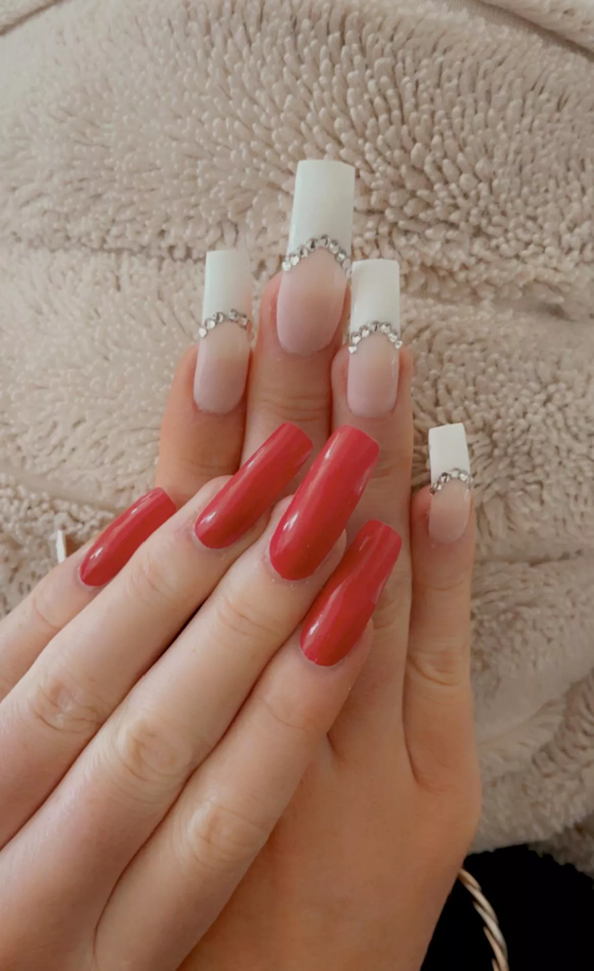 Do you prefer red or French tip ?