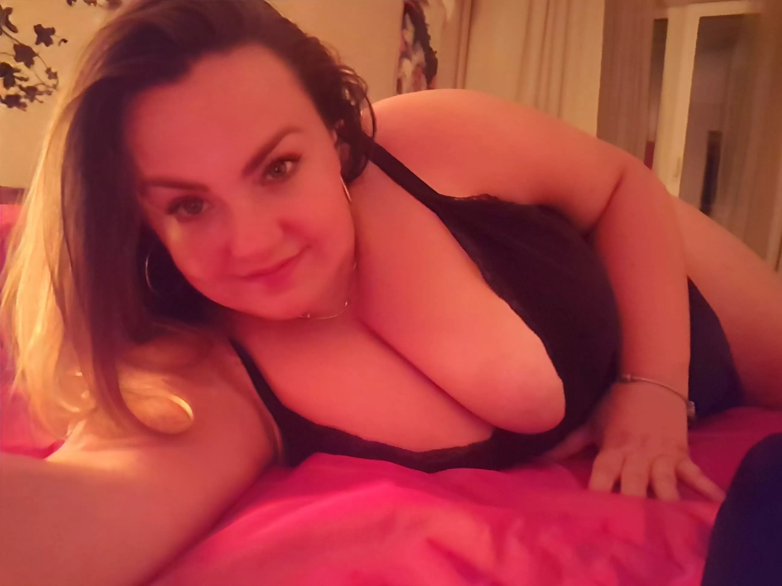 Do you want a curvy milf in your bed when you come home from work? Then be my boyfriendâ¤