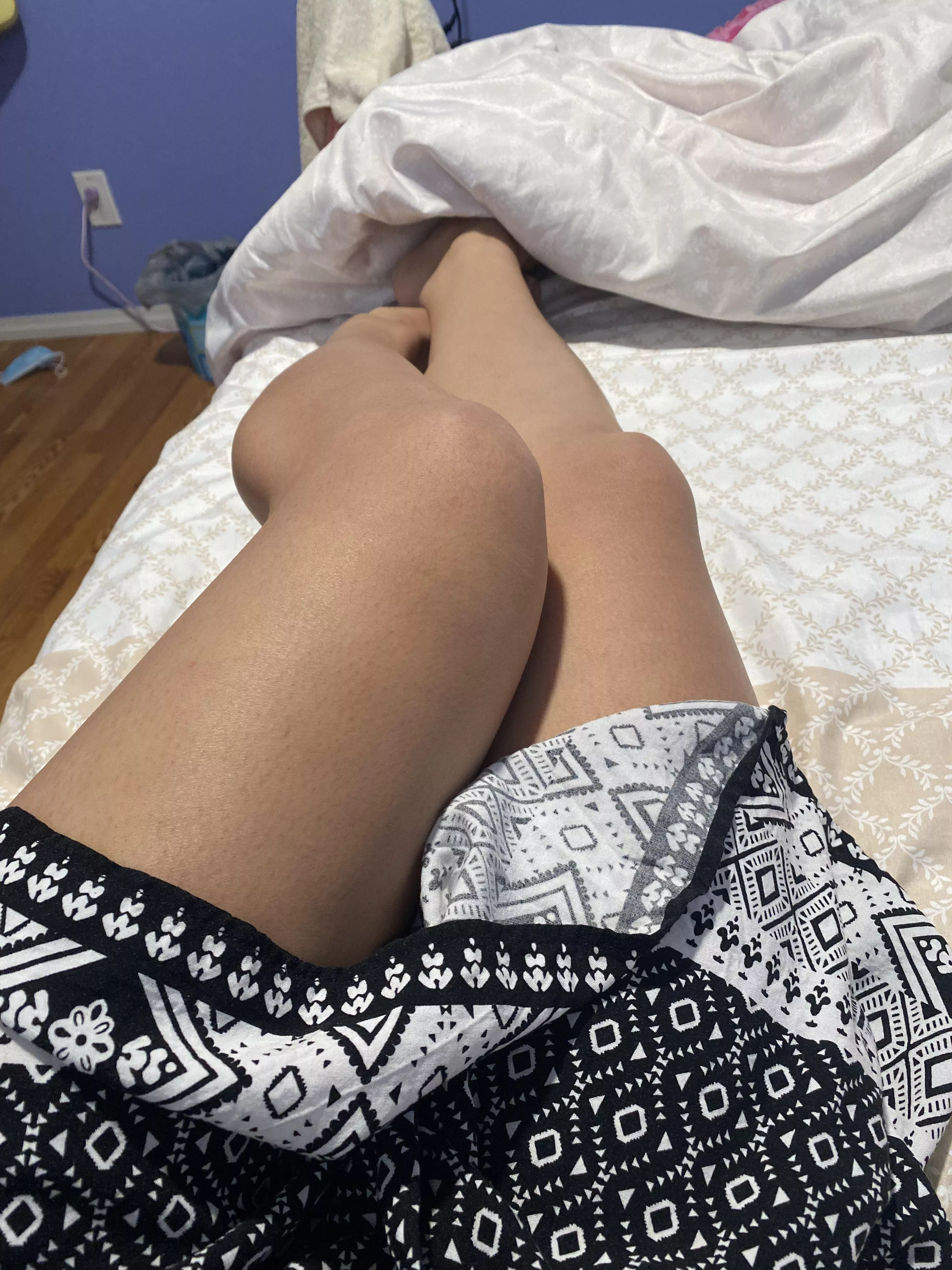 Does anyone like my legs 😌