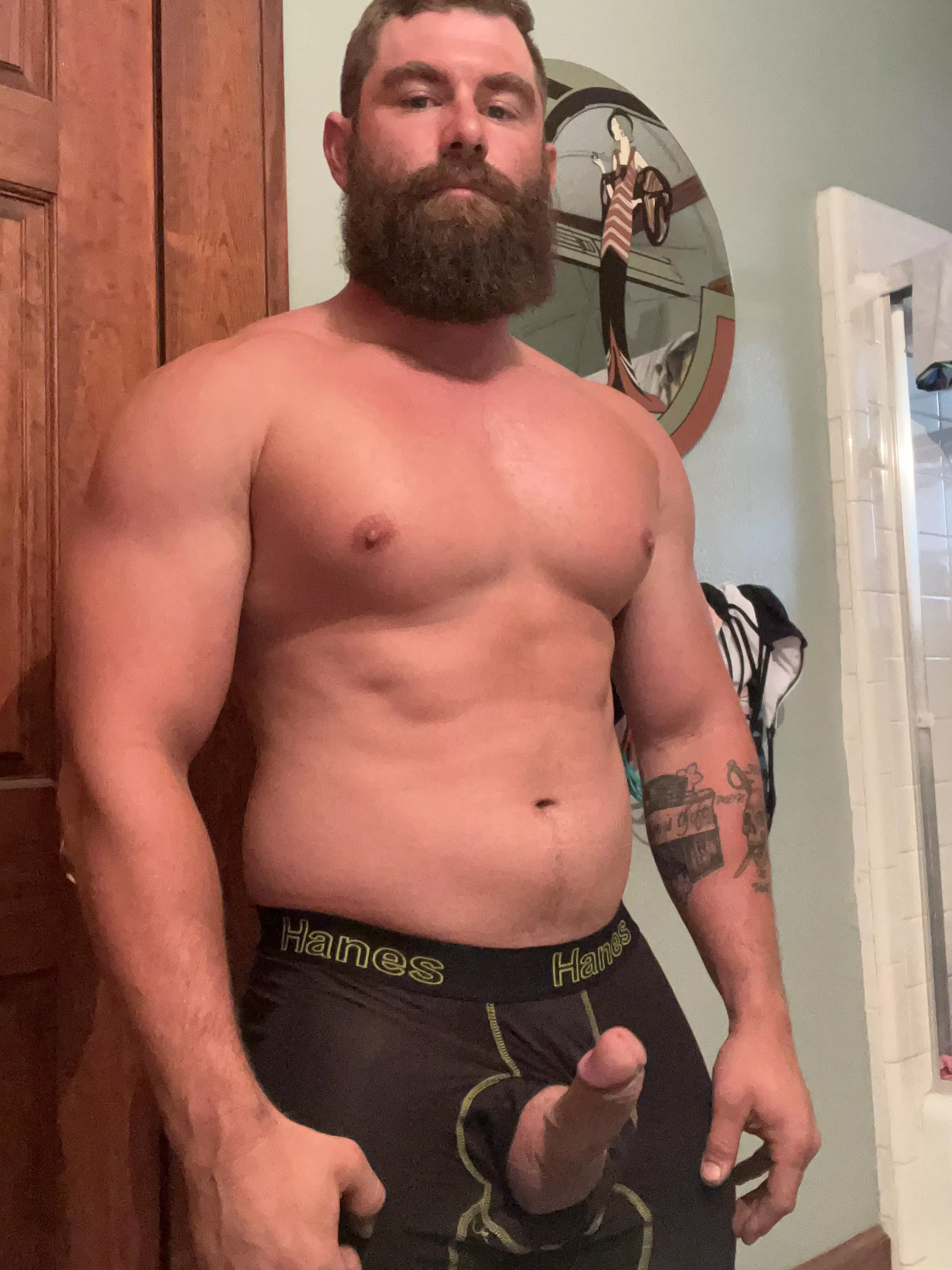 Does lady boners like bulky guys ?