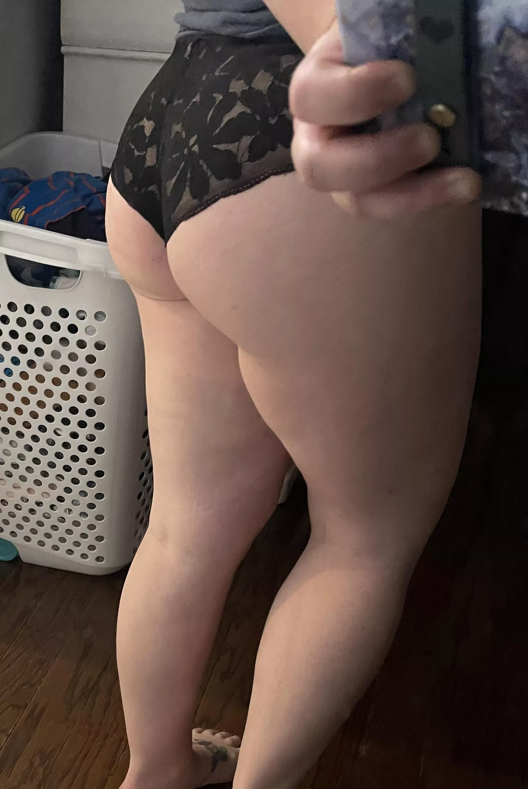 Does my butt look cute? [f]