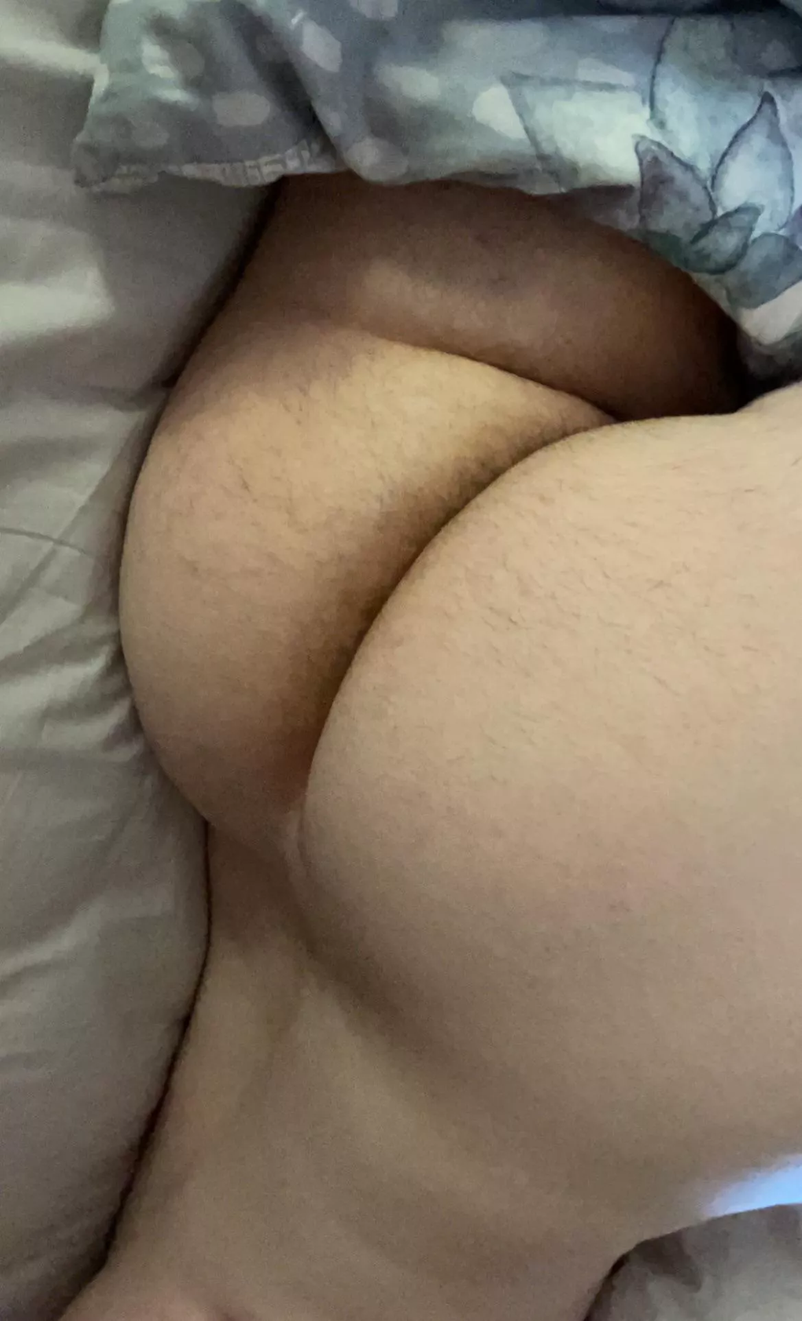 Does my 🍑 count as hairy? (M)