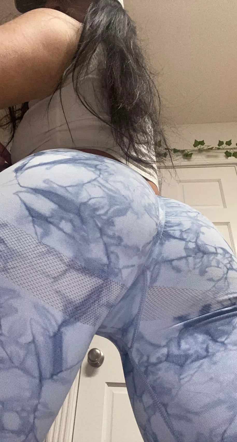 does this make you want to bend me over, rip a hole in my leggings, and fuck me? ðŸ˜‡â¤ï¸â€ðŸ”¥