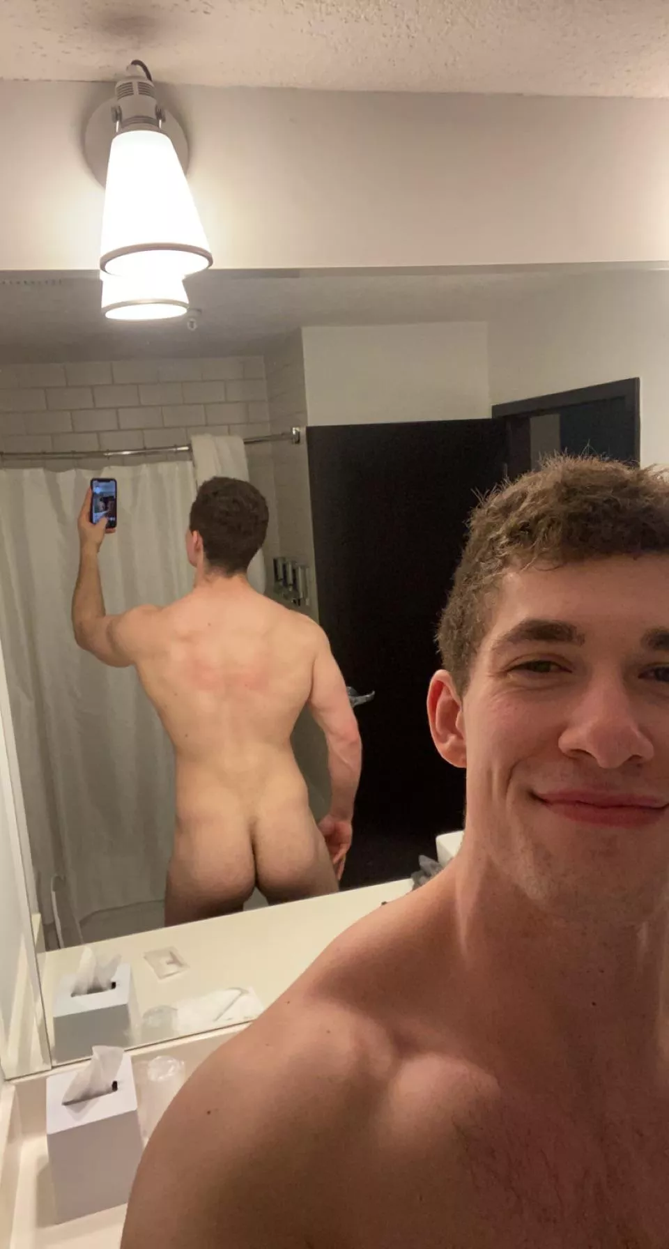 Does this mirror make my ass look cute?