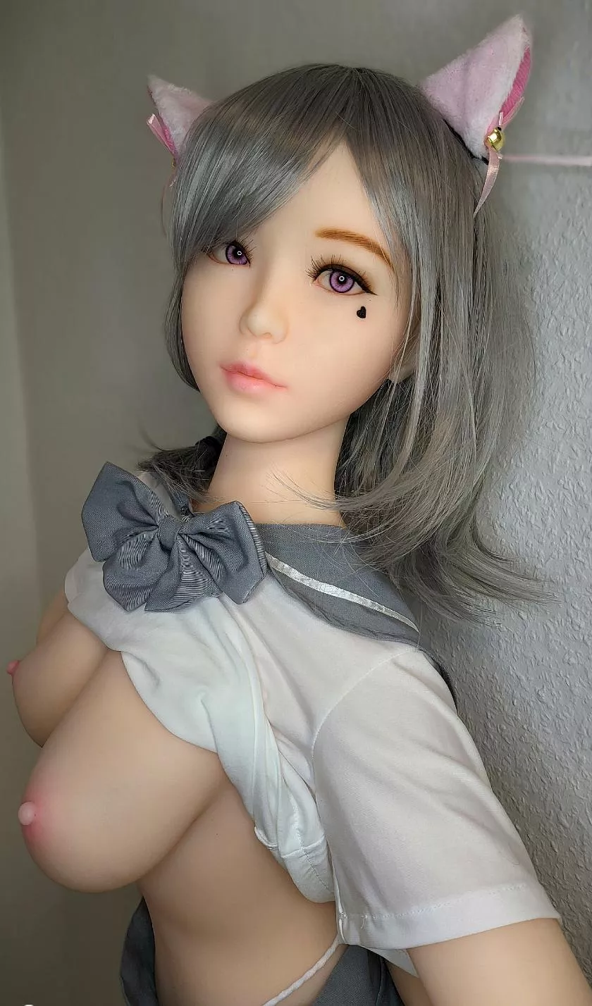 Doll Day! my new girl. First shoot (no editing/faceapp) super exhausted..posing a doll is a fullbody workout! Hope you like her :)