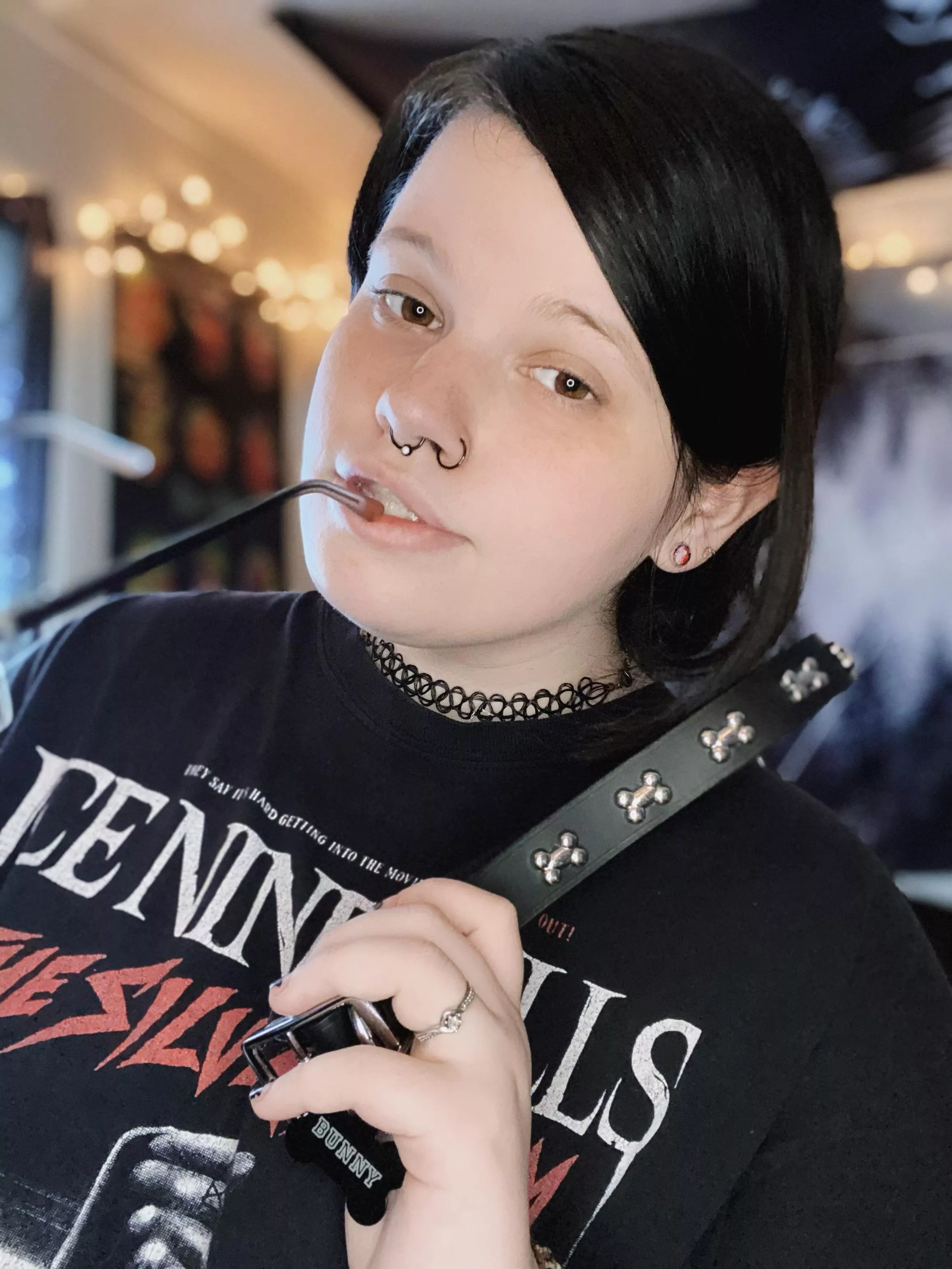 [Domme] Let this cute chubby stoner collar you 😈💕