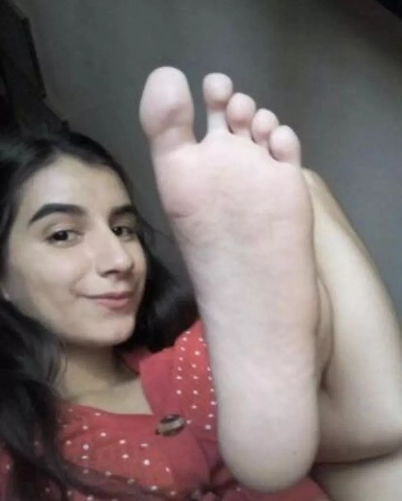 [domme] worship my feet until I say stop