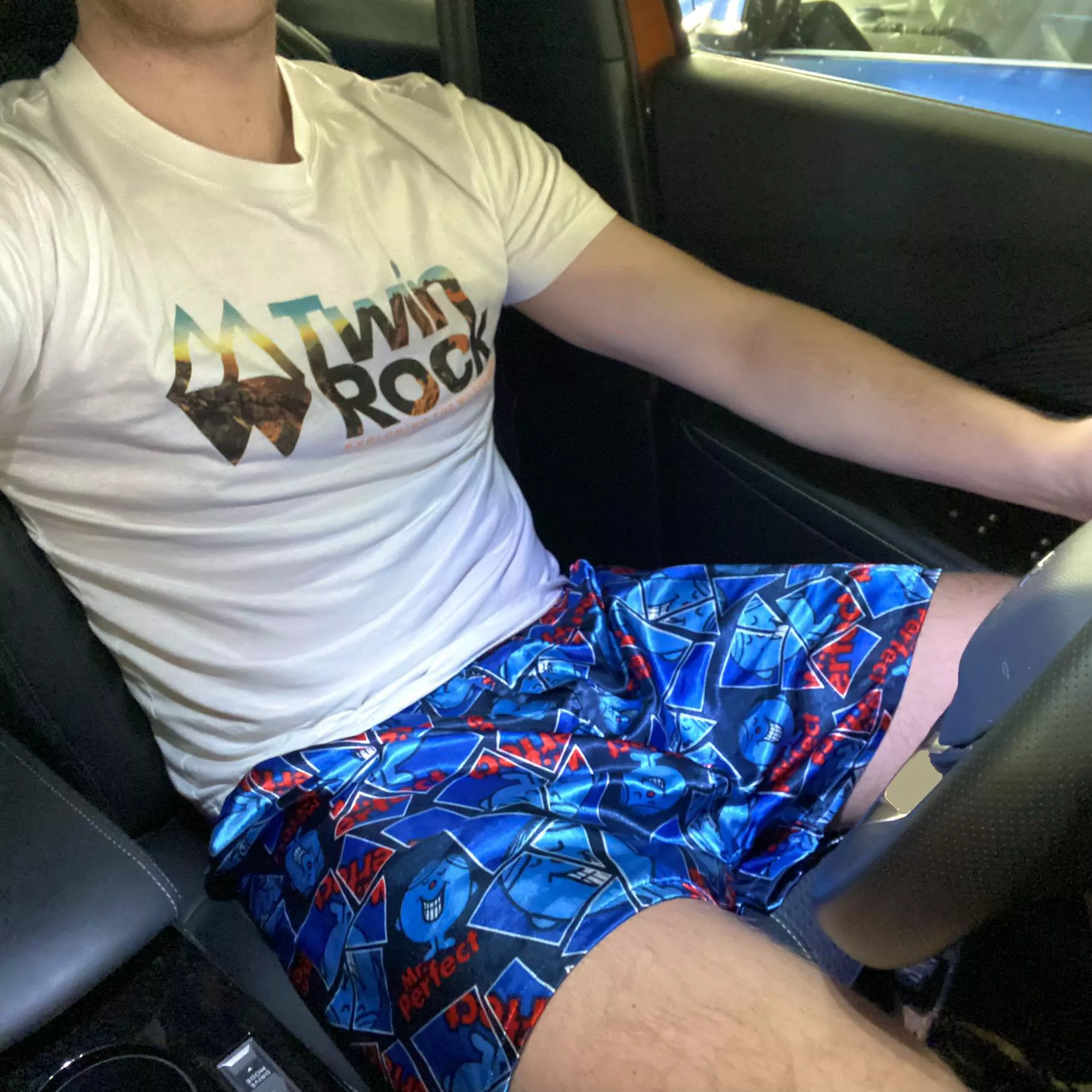 Driving only in my satin boxers 😍