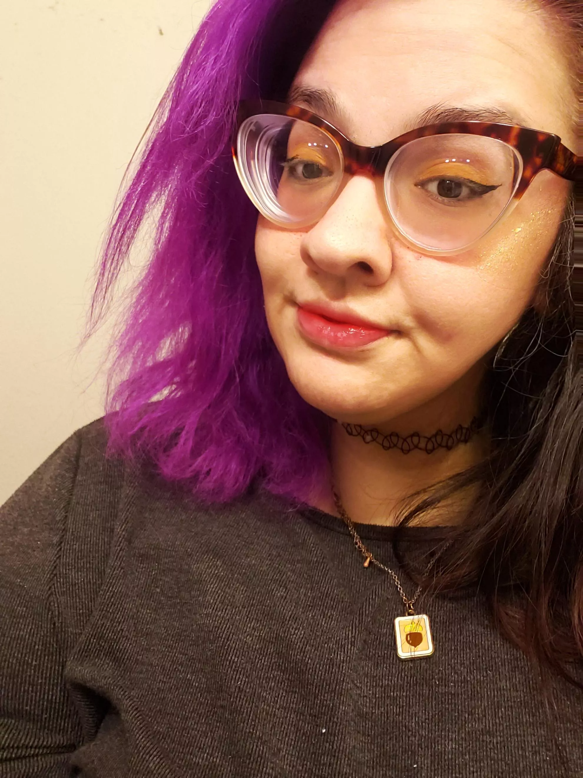 Dyed my hair (half black/half purple) and got new glasses today. 🥰🥰