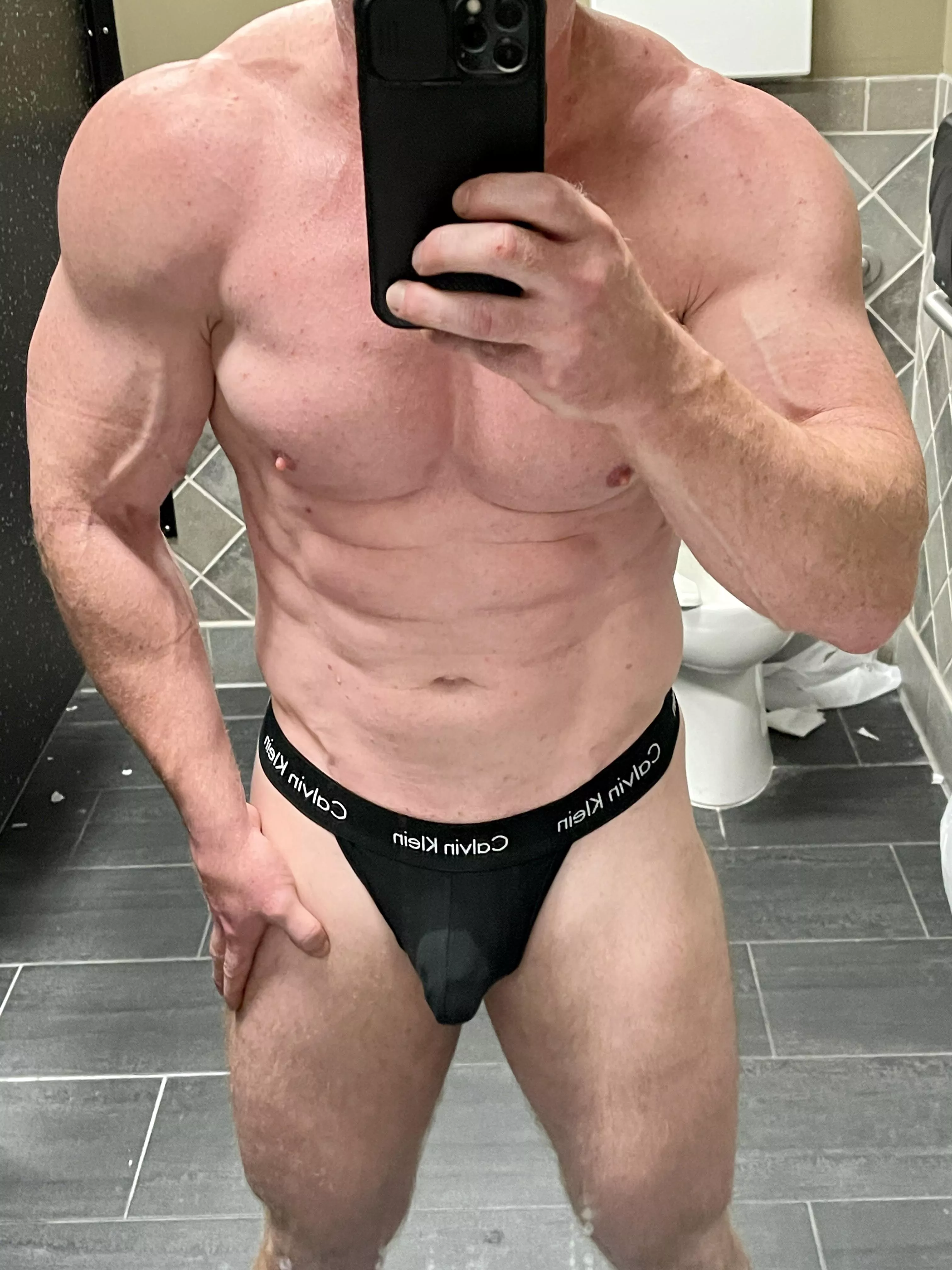 Early (m)orning workouts are the best way to start the dayâ€¦ who wants to get pumped?