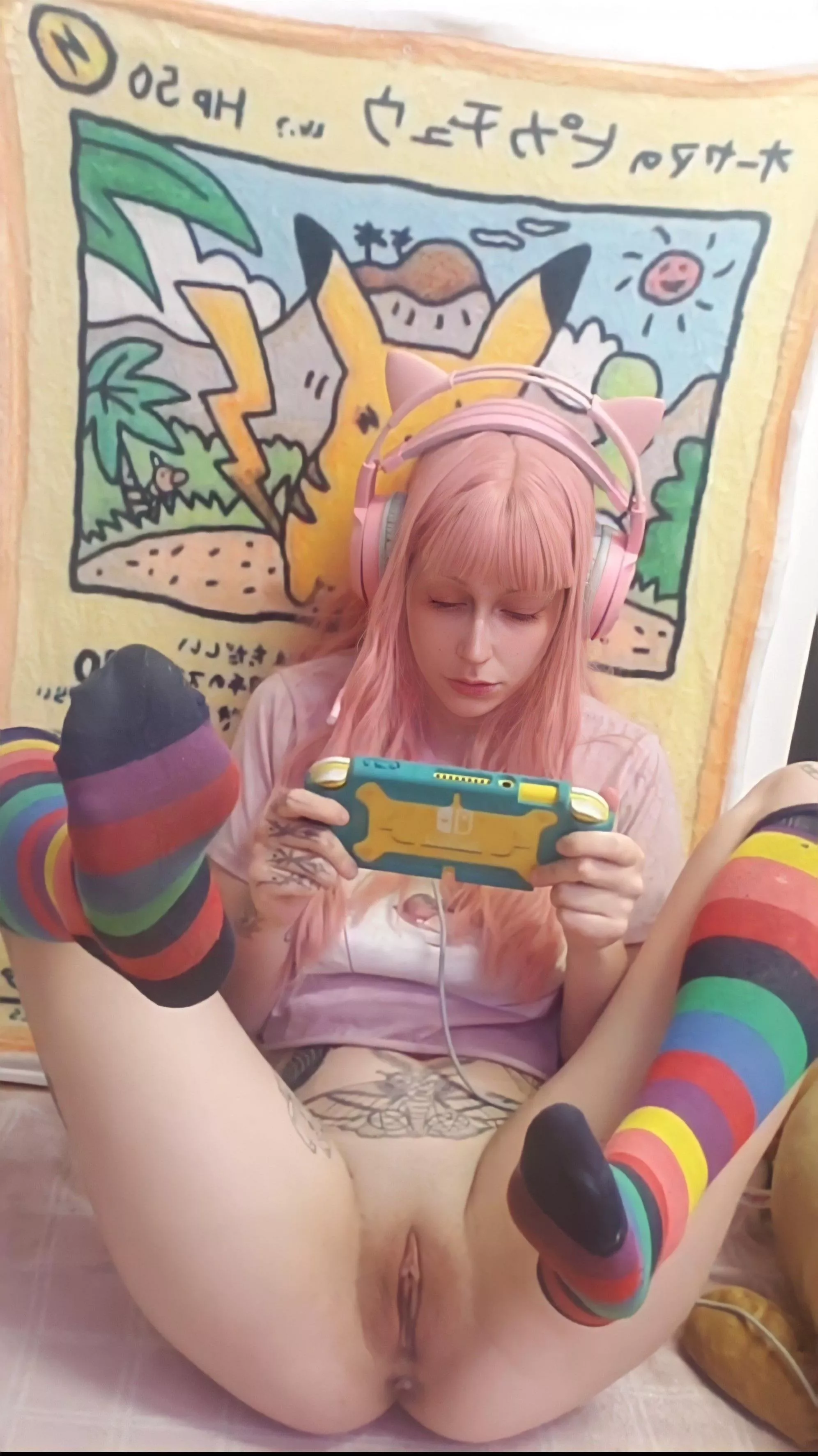 Eat my pussy while I play nintendo