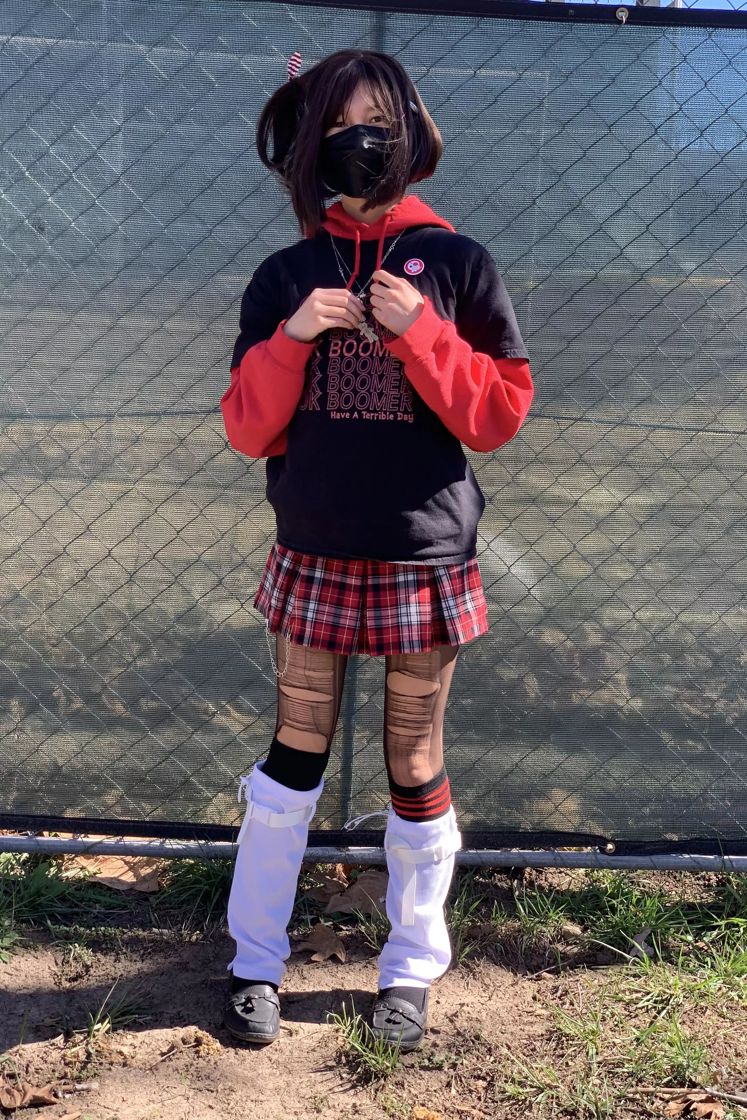 ⛓🥀💔edgy outfit but a goofy personality,, ⭐️ >ㅅ< btw is my hairstyle weird??