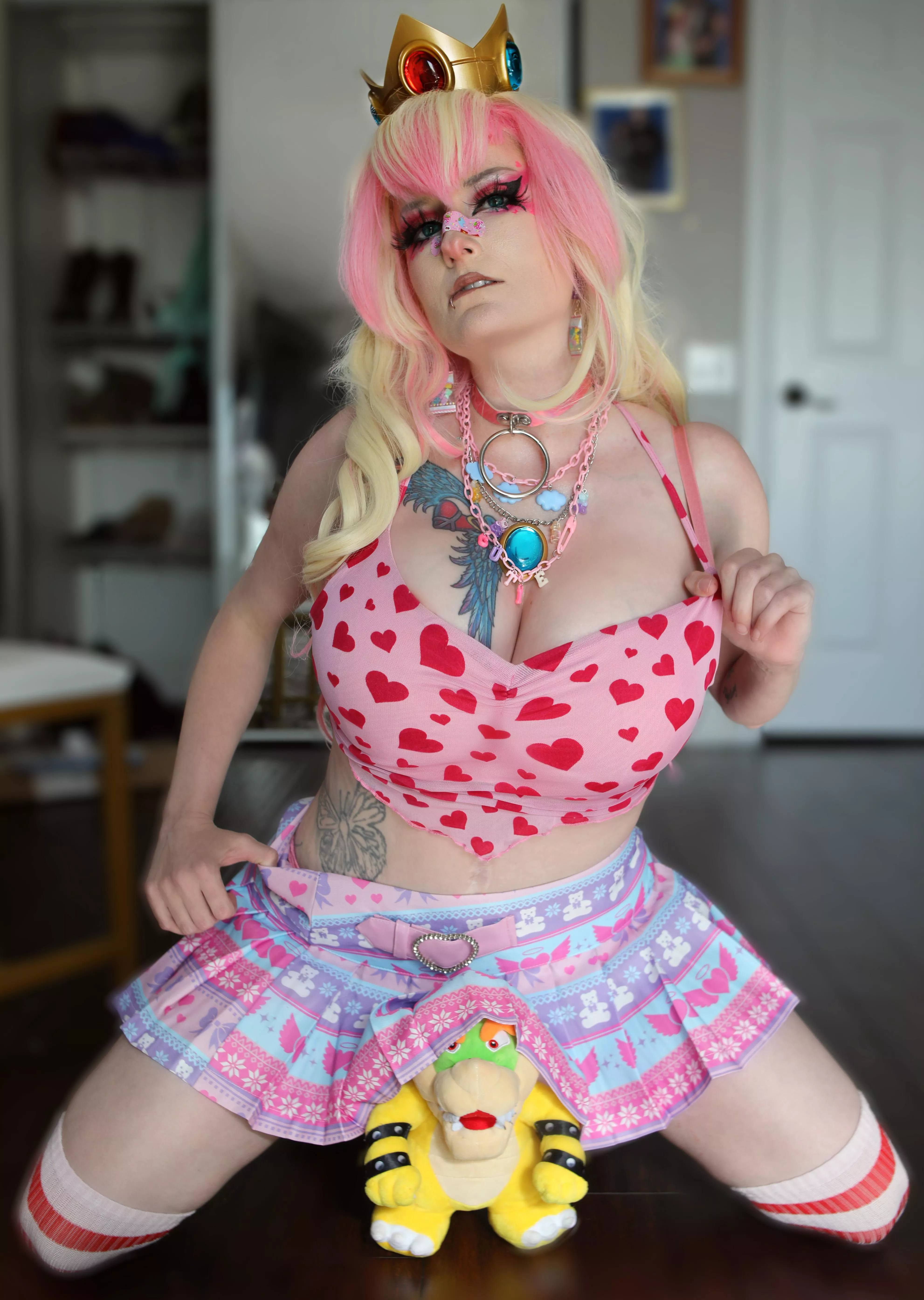 Egirl Princess Peach cosplay by Captive Cosplay