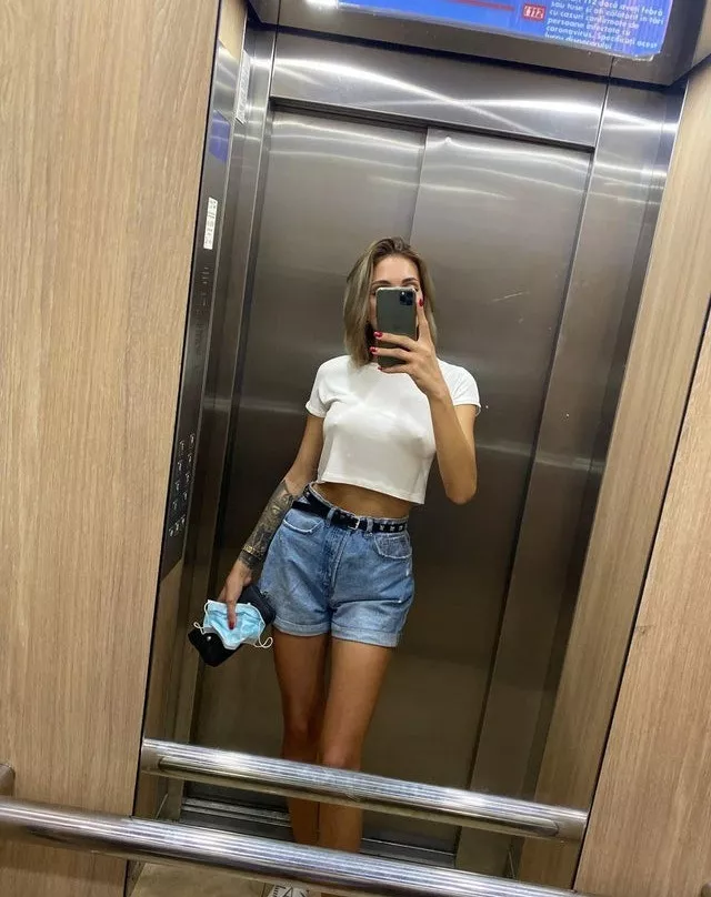 Elevator selfie