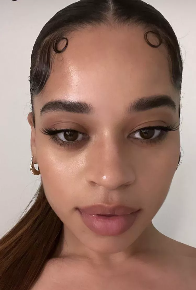 Ella Mai facial is needed