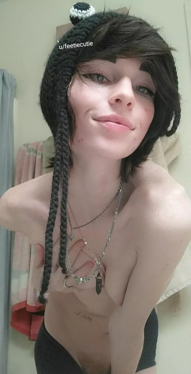 Emo girls can make you cum the best!