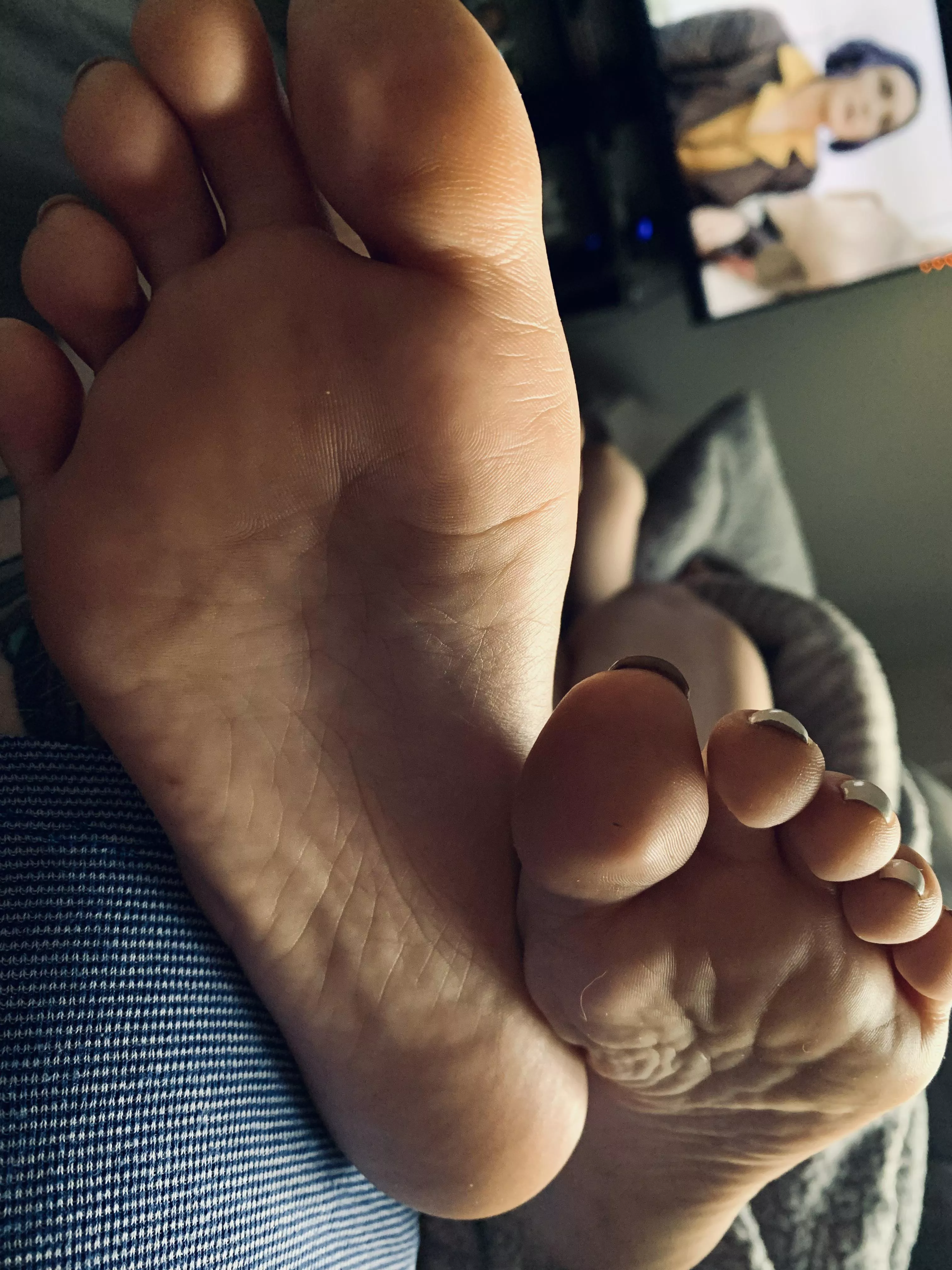 End of a long Monday, who wants to rub my tired feet?