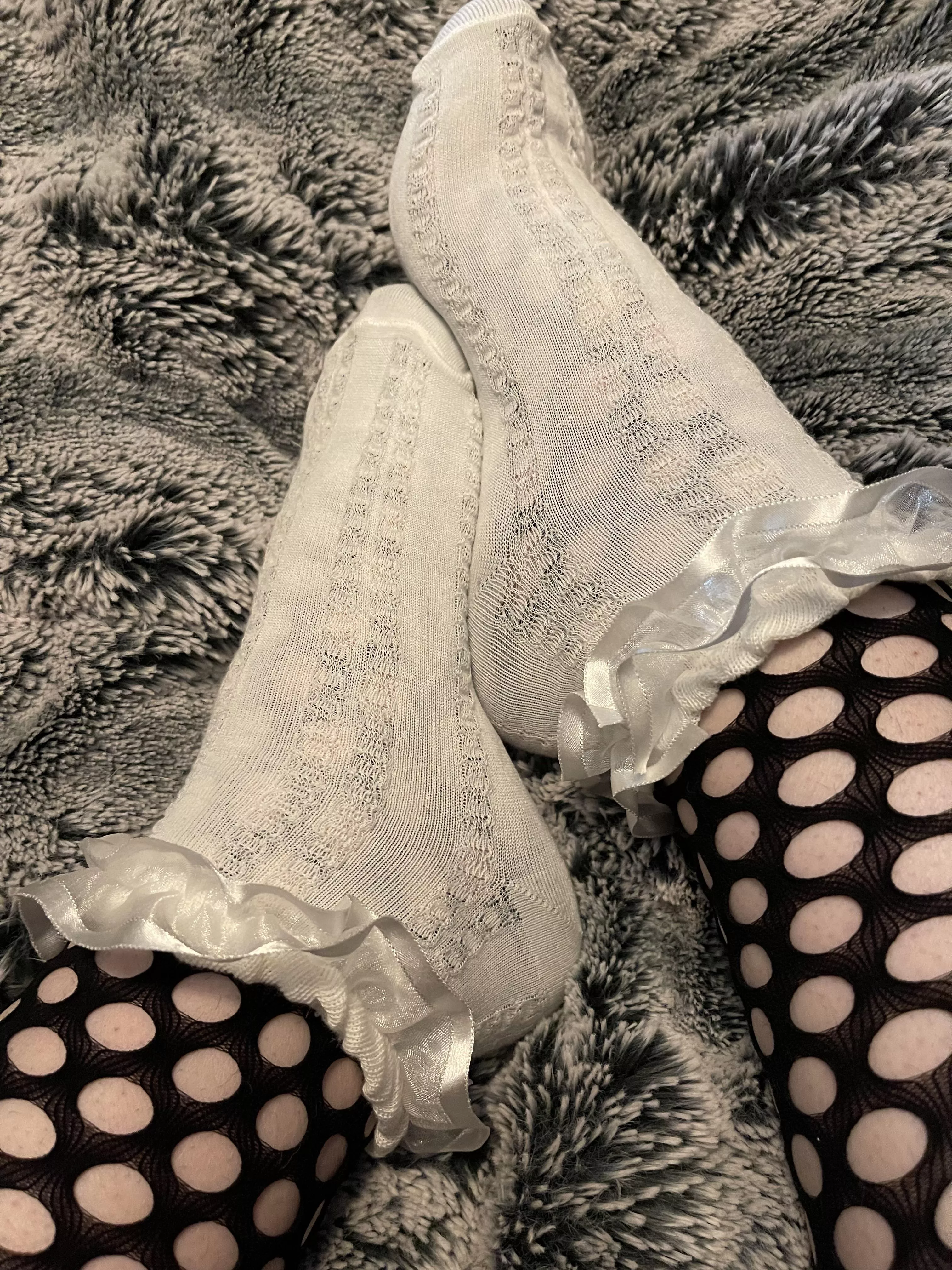 enjoy the nice [f]rilly socks over my fishnets today