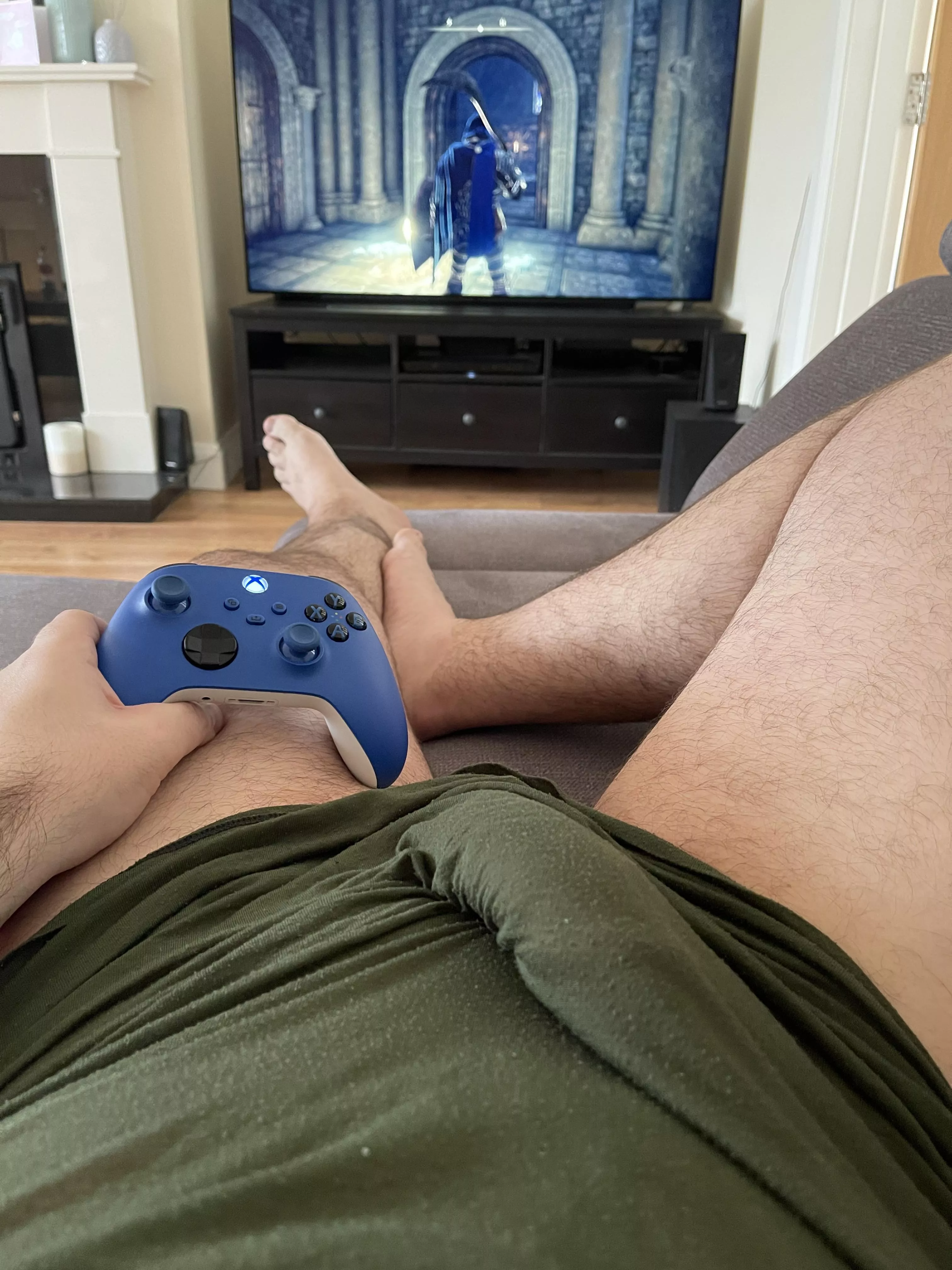 Enjoying my bulge while playing Elden Ring