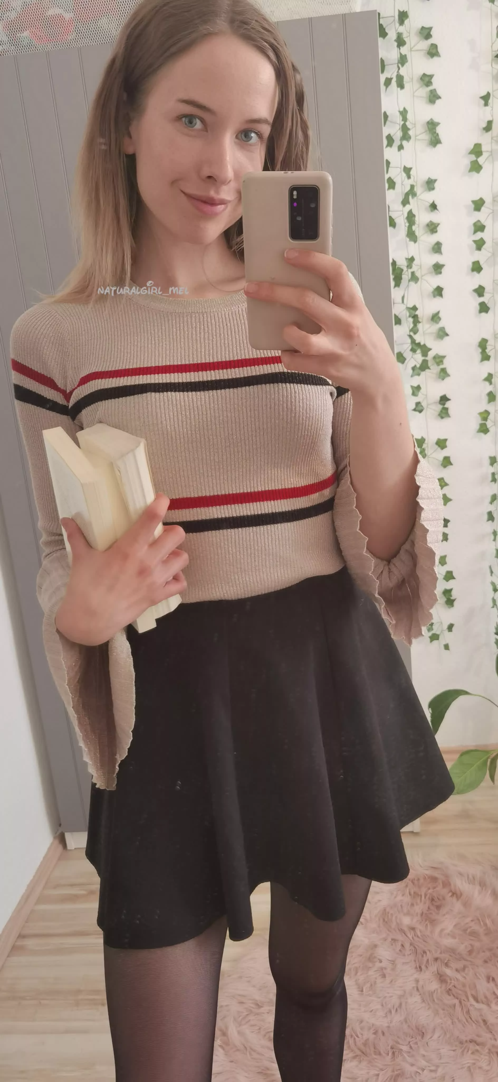 Ever dated a librarian in a cute little skirt? 😋