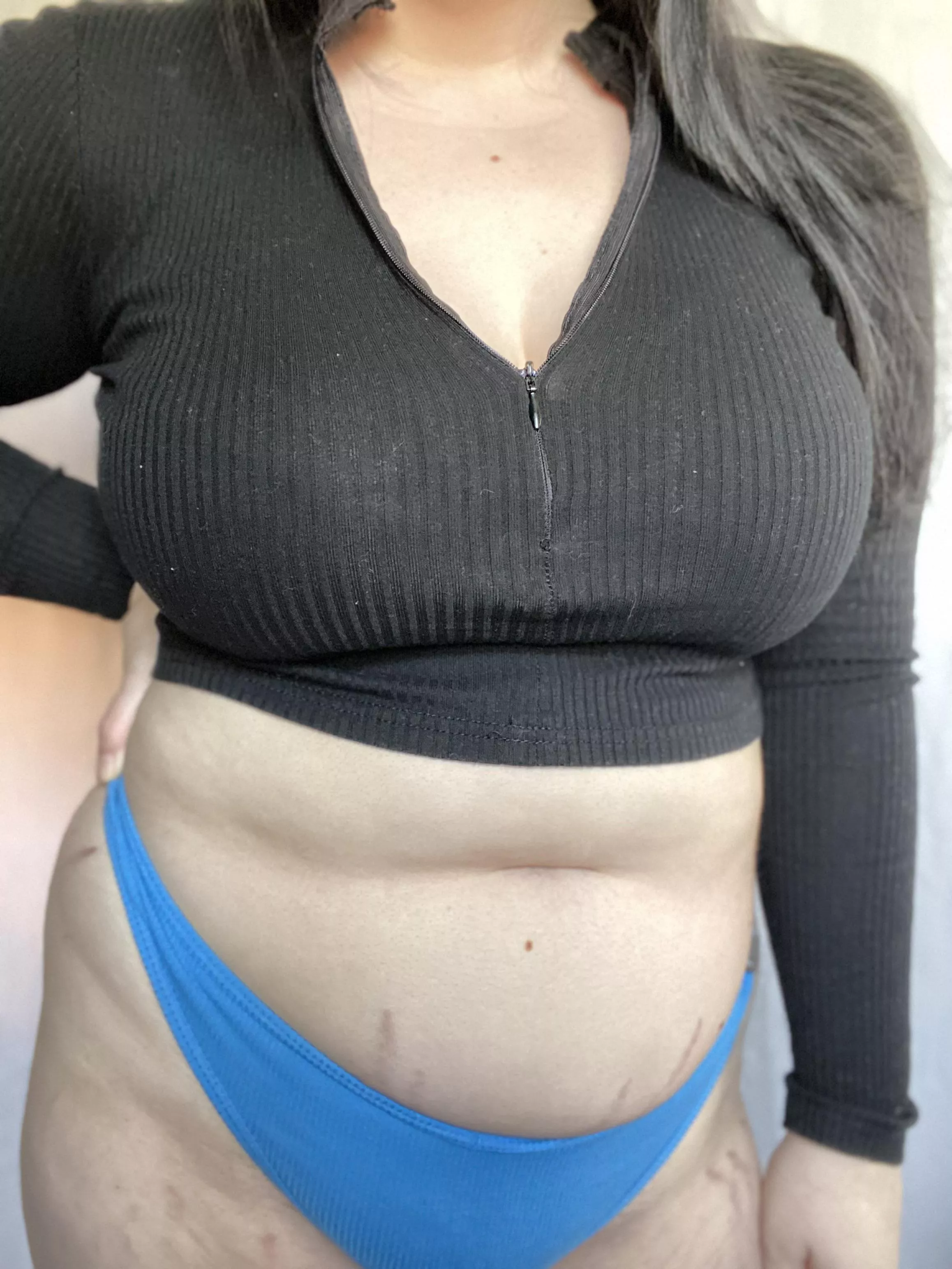 [F] A little belly and a whole lotta titty