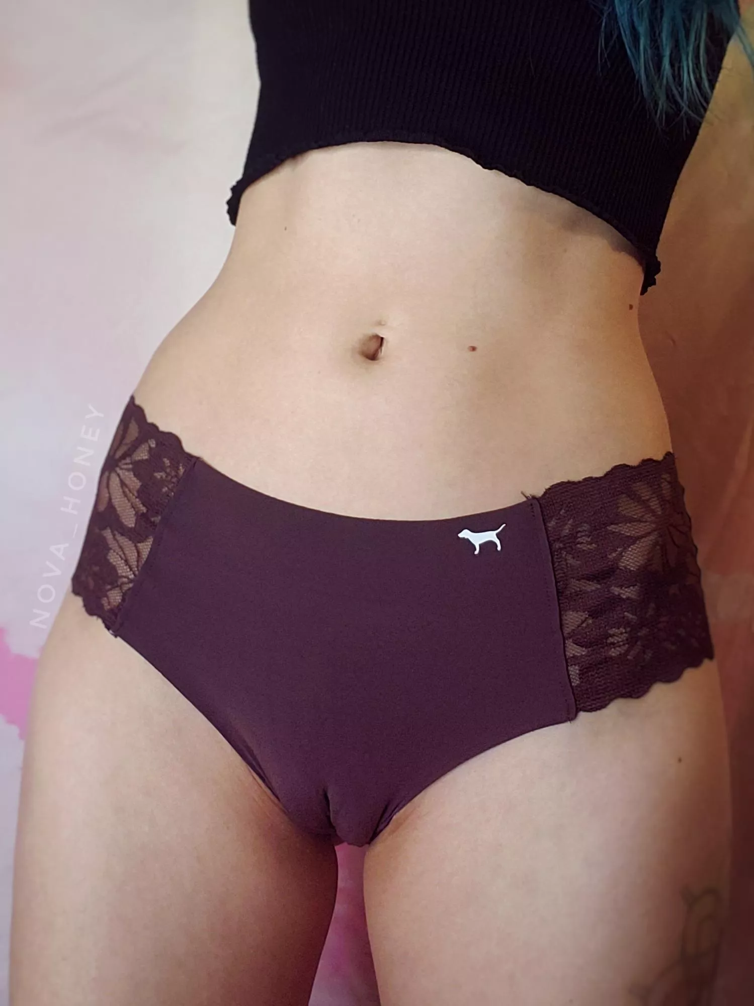 [f] a wild cameltoe appeared!