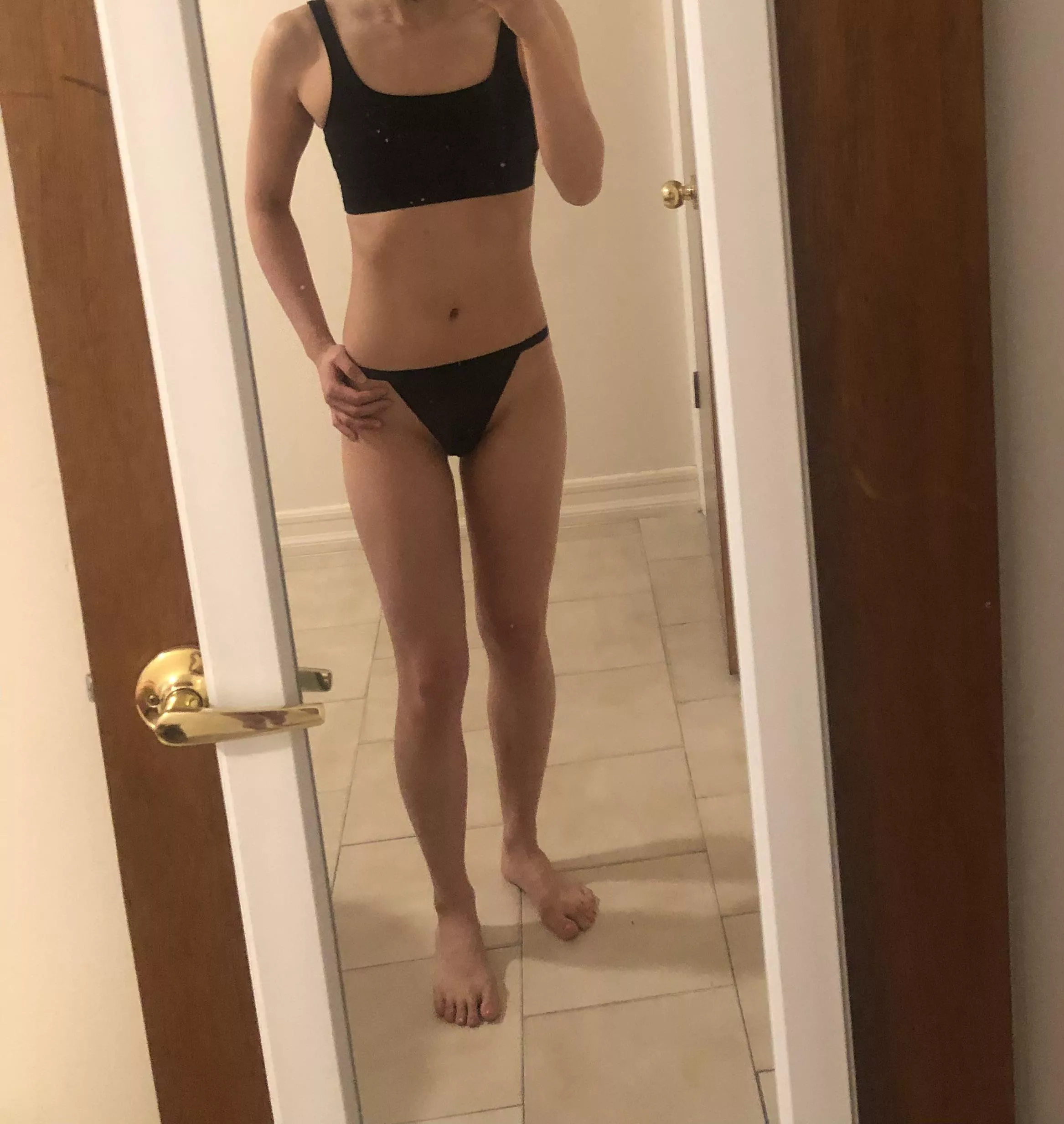 [F] about to go to the gym… with more clothing 😋