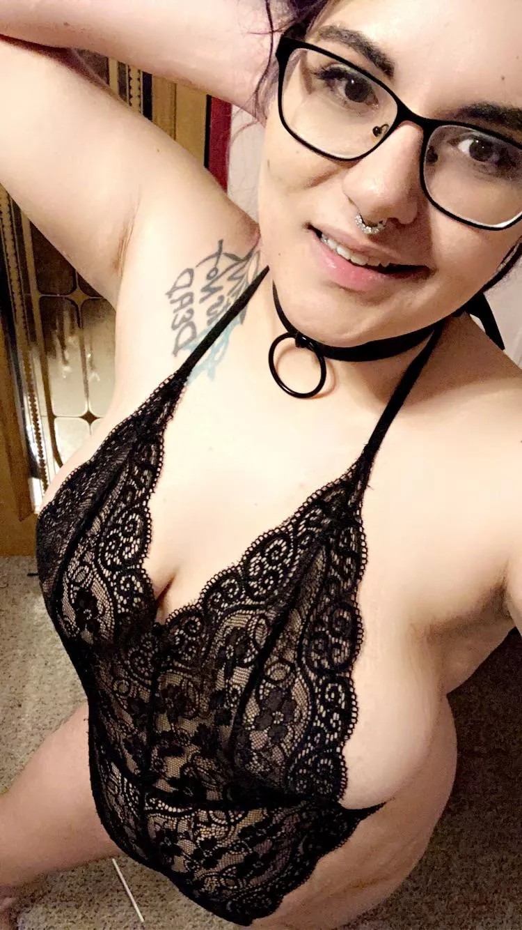 [F] All dressed up with nowhere to go. Anyone want to entertain me?