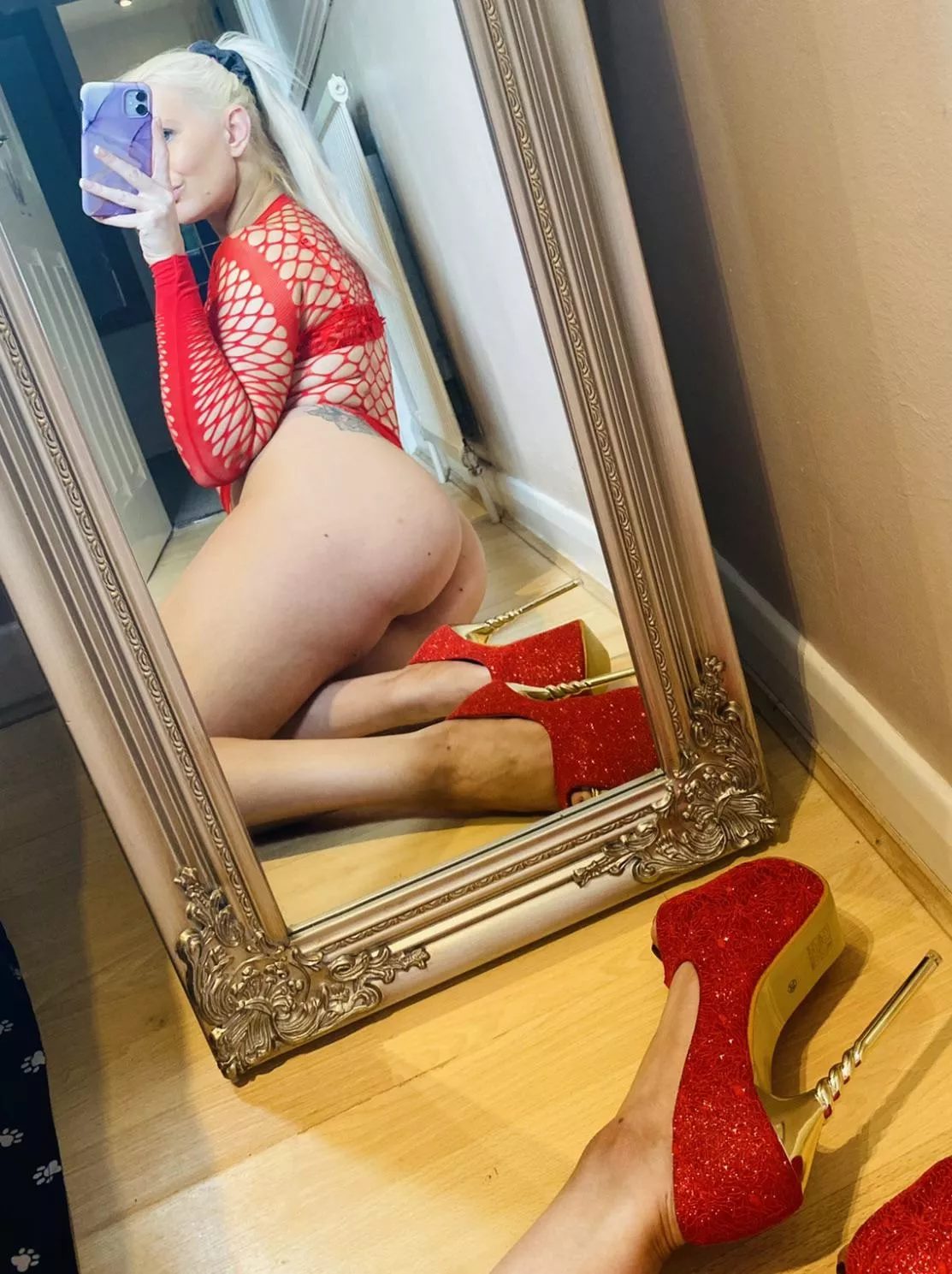 [f] Hope you’re a heels and ass man