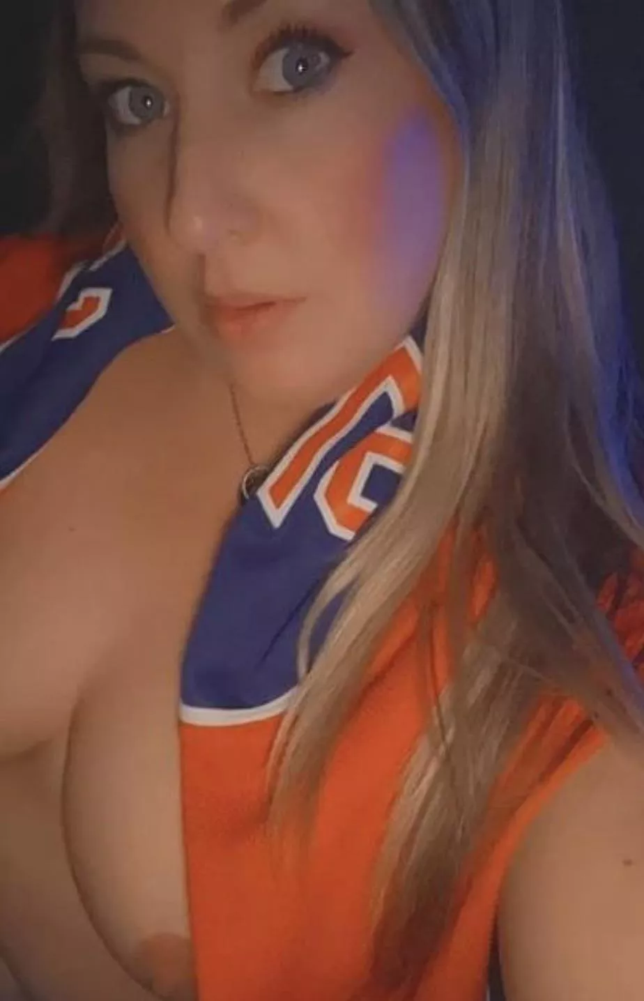 (F) Hotwife😈🙌💙🧡