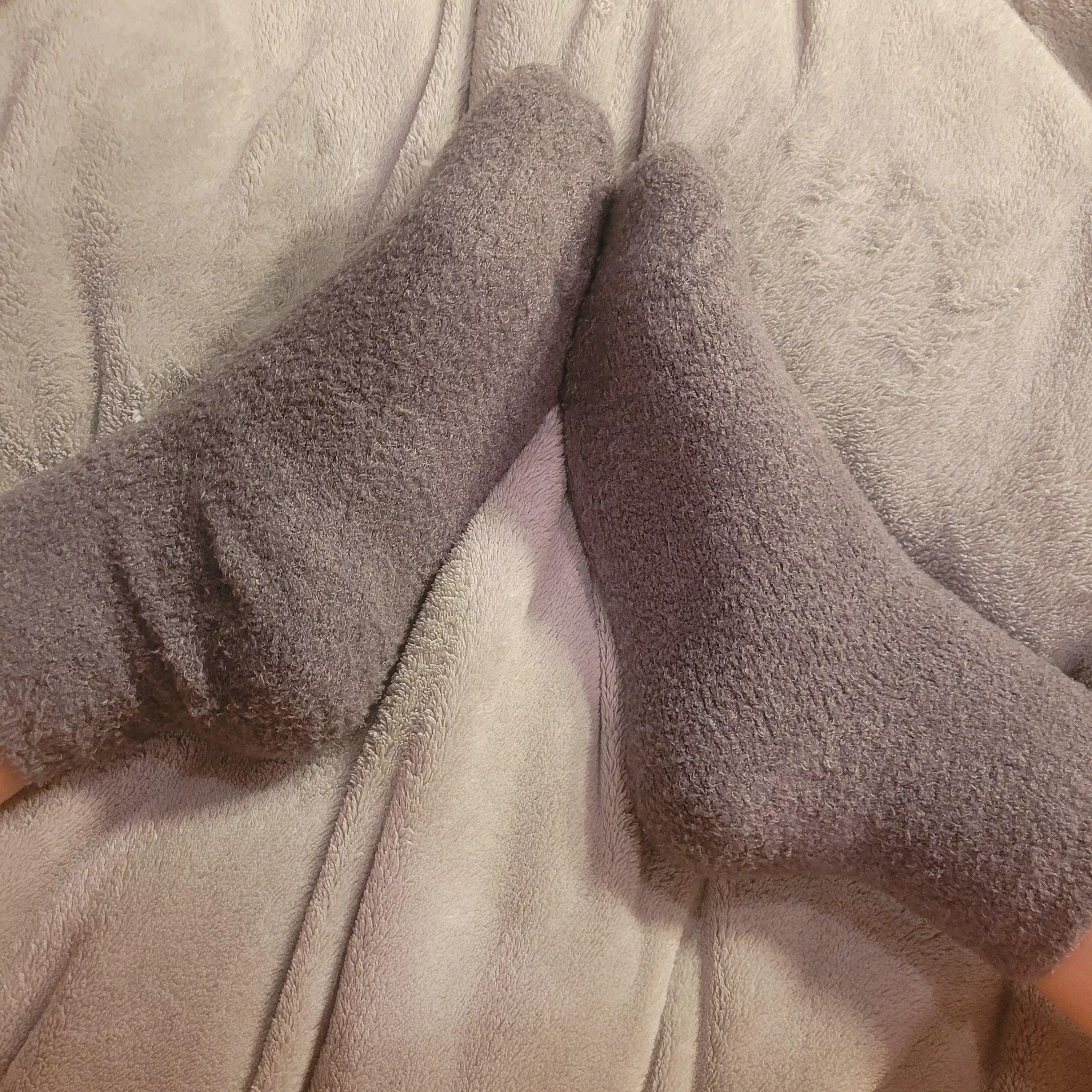 [f] these new aloe-infused socks of mine are soooo soft ðŸ˜