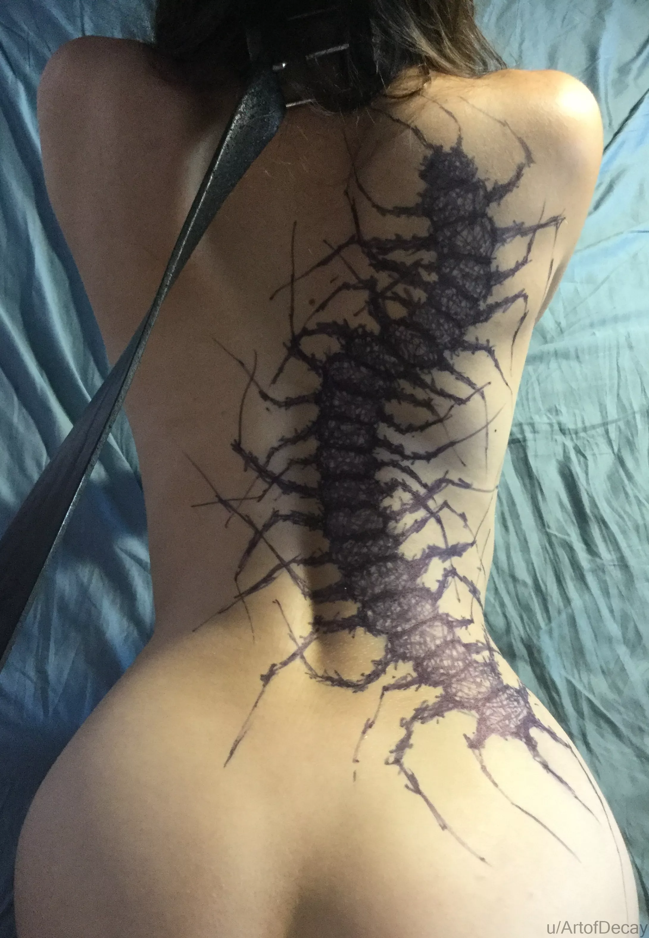 [F] With centipede bodypainting