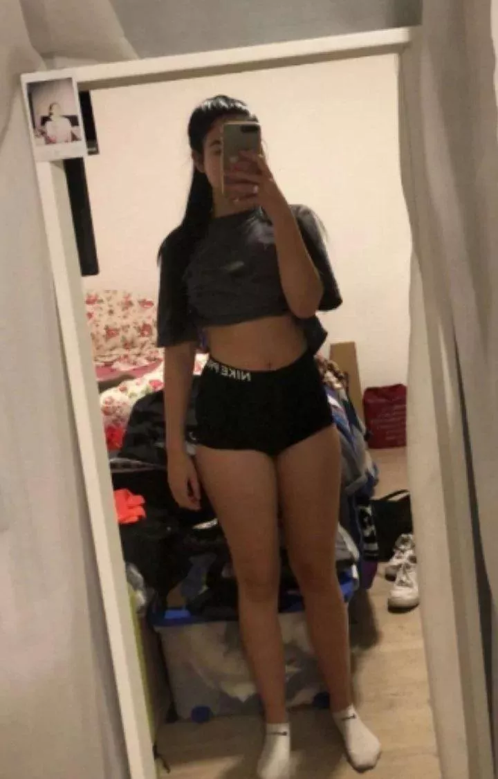 F18, can you ignore my messy room for my legs?