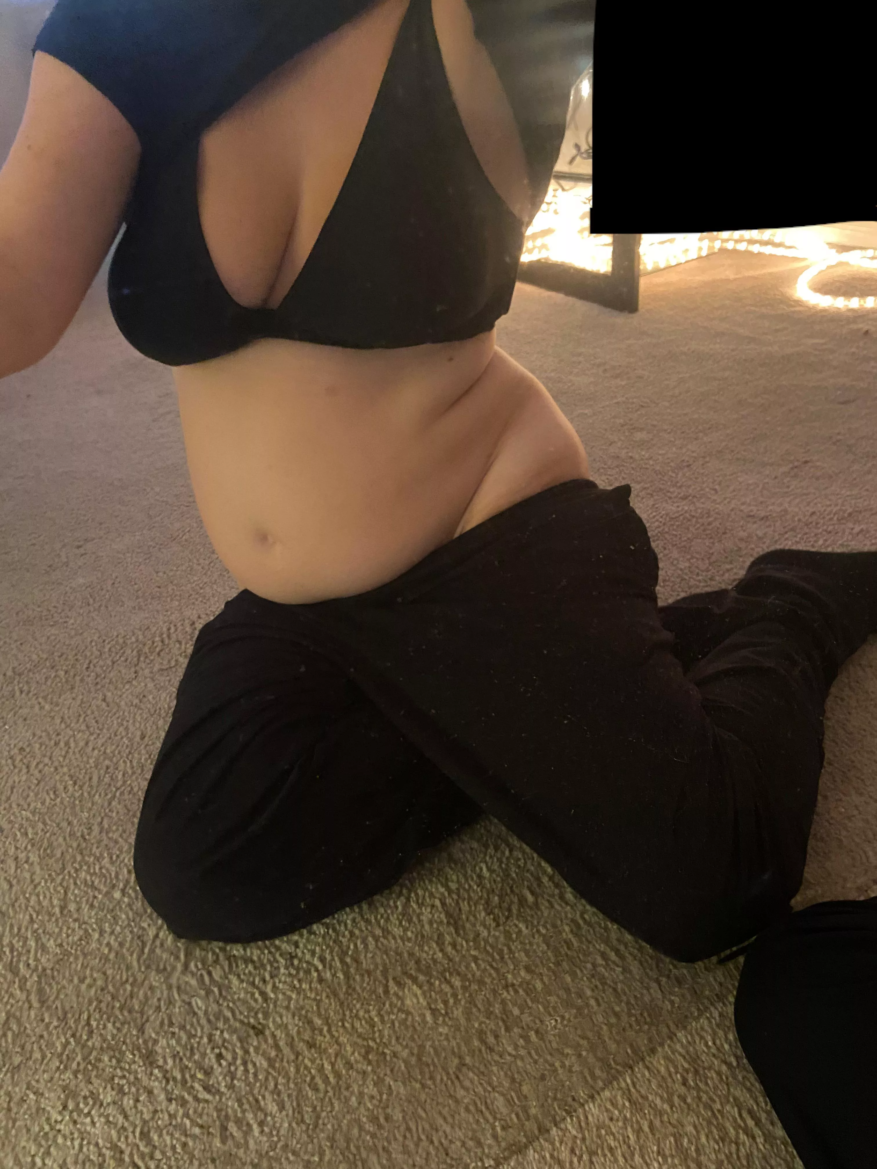 [F23] Ordered x2 usual McDâ€™s & feeling like a bursting potbellied babe! How should I pass the time before finishing the last 2 bacon mcdoublesâ€¦?