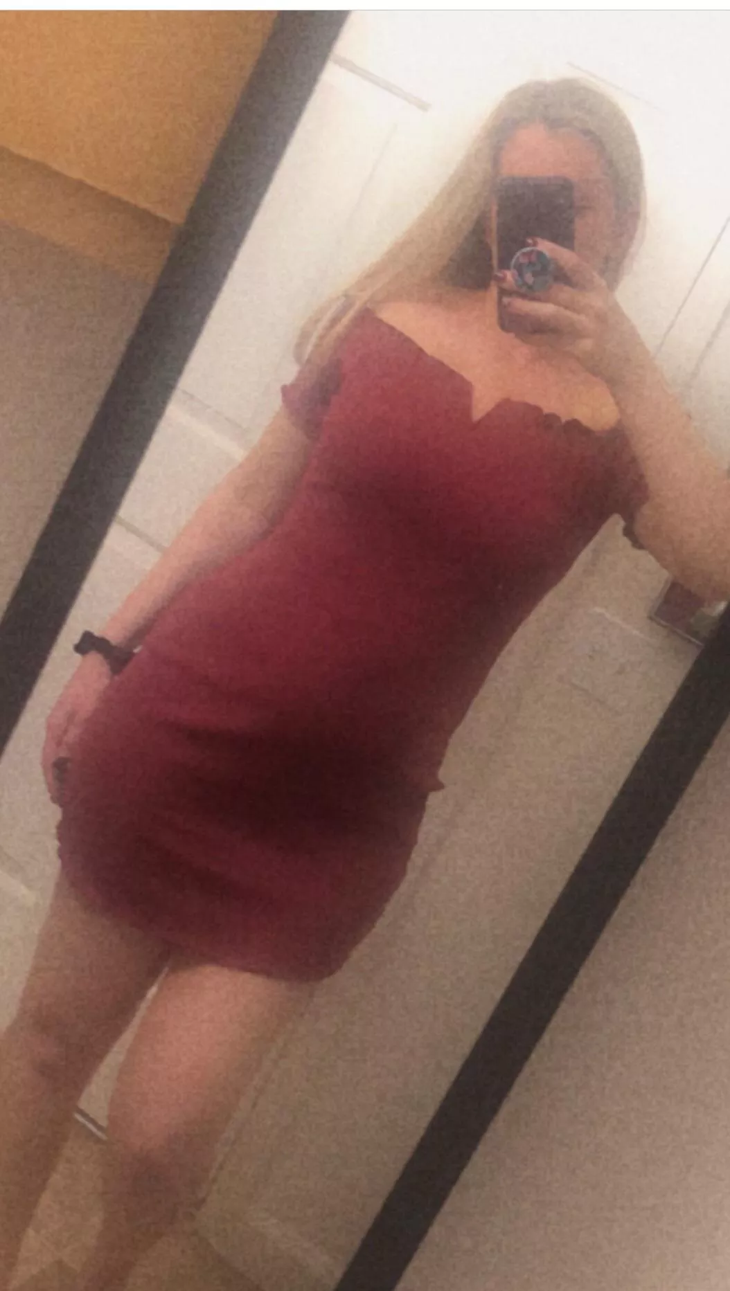 [F42] mom of 3. Do you like my dress?