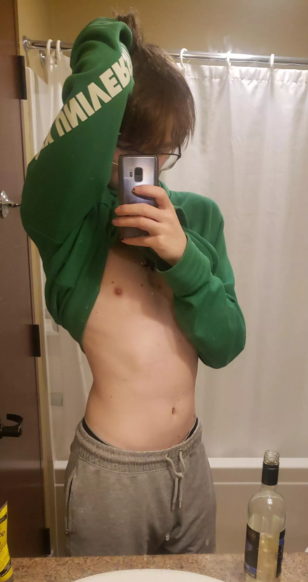 Fairly masc pic of me but oof the waist~