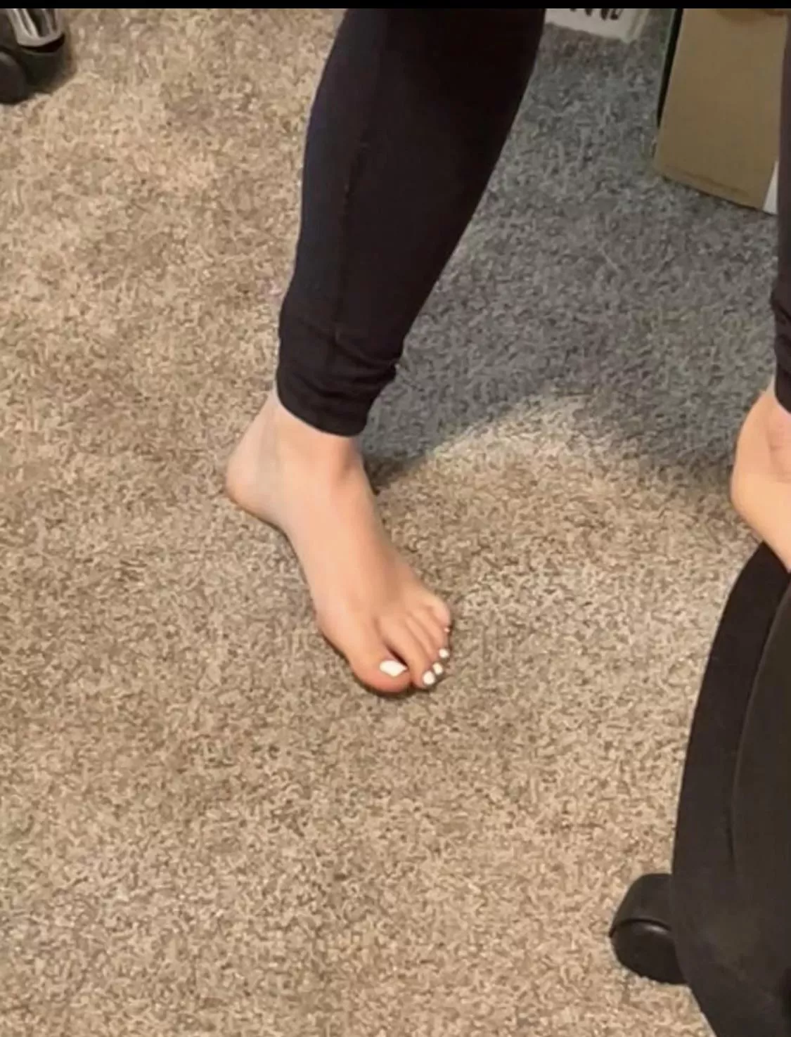 Family feet.. Iâ€™m really into my sisters feet. If youâ€™re into family feet too letâ€™s chat