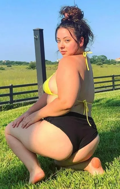 Fat chick with hot face