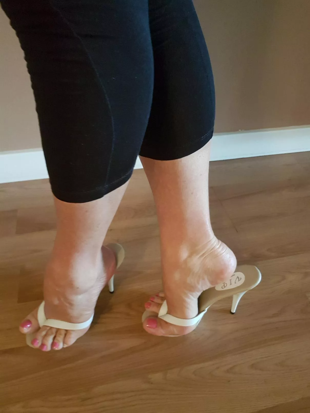 Feeling cute in these heels.