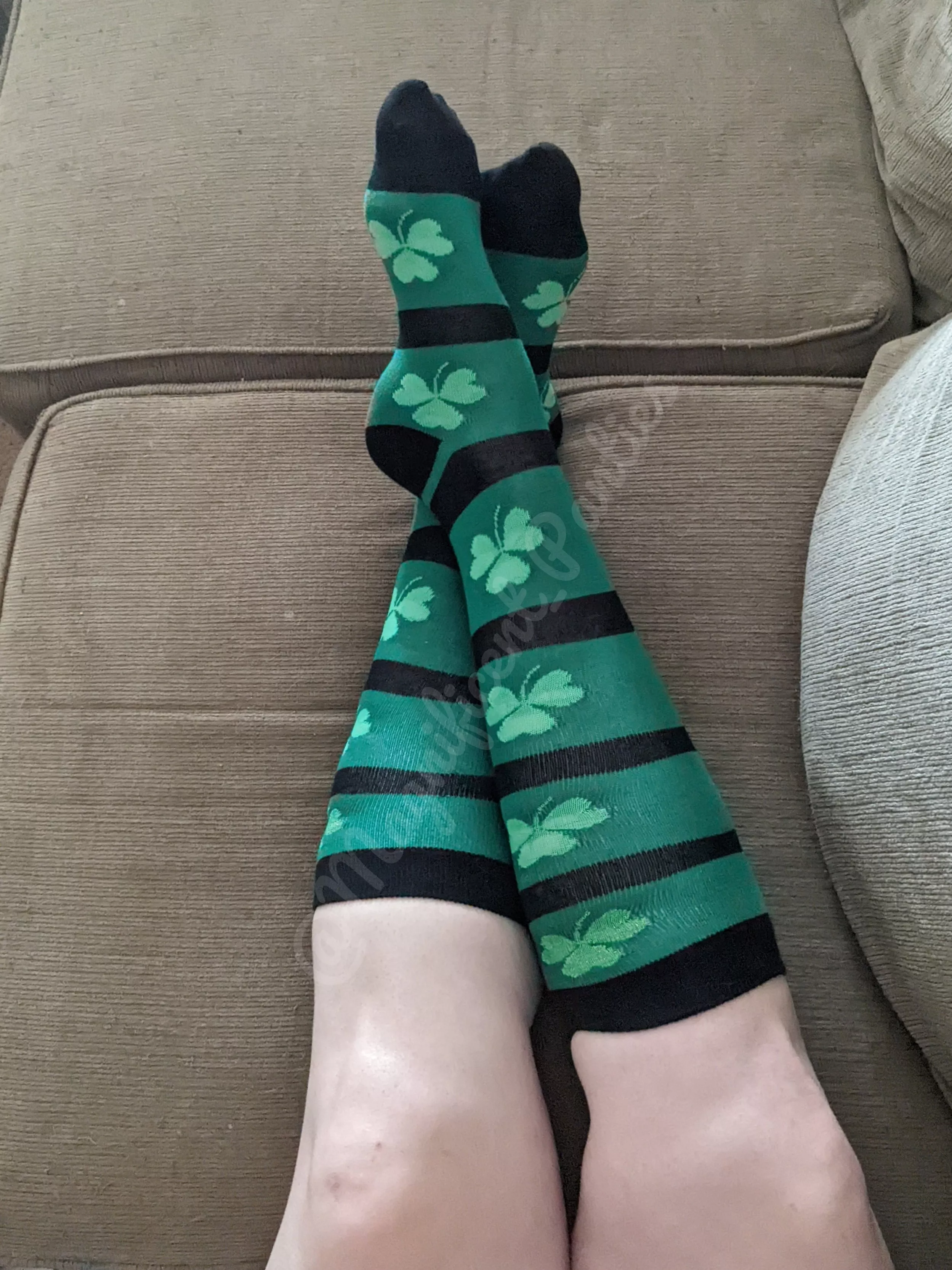 🍀FEELING LUCKY🍀 Gearing up for my race next Saturday🏃‍♀️ [selling]