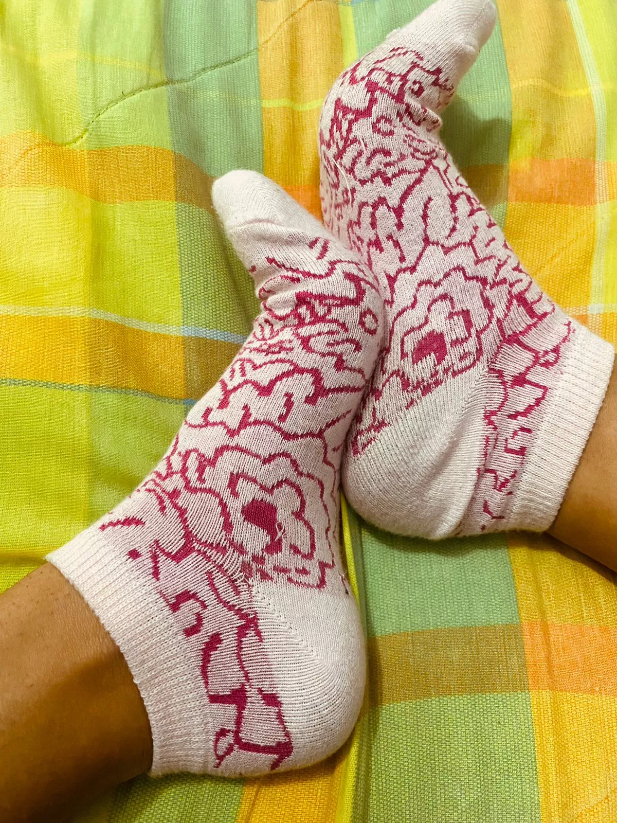 [female] Are my socks cute?