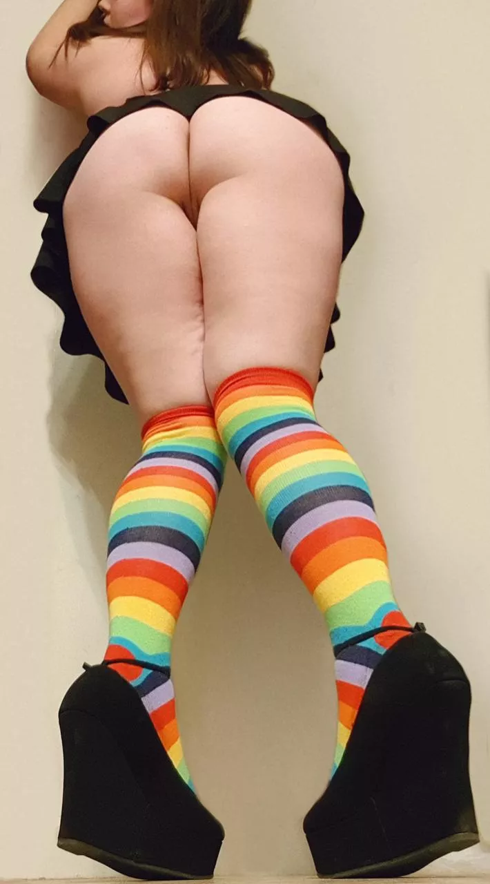 [female] definitely in need of more thigh highs 👀