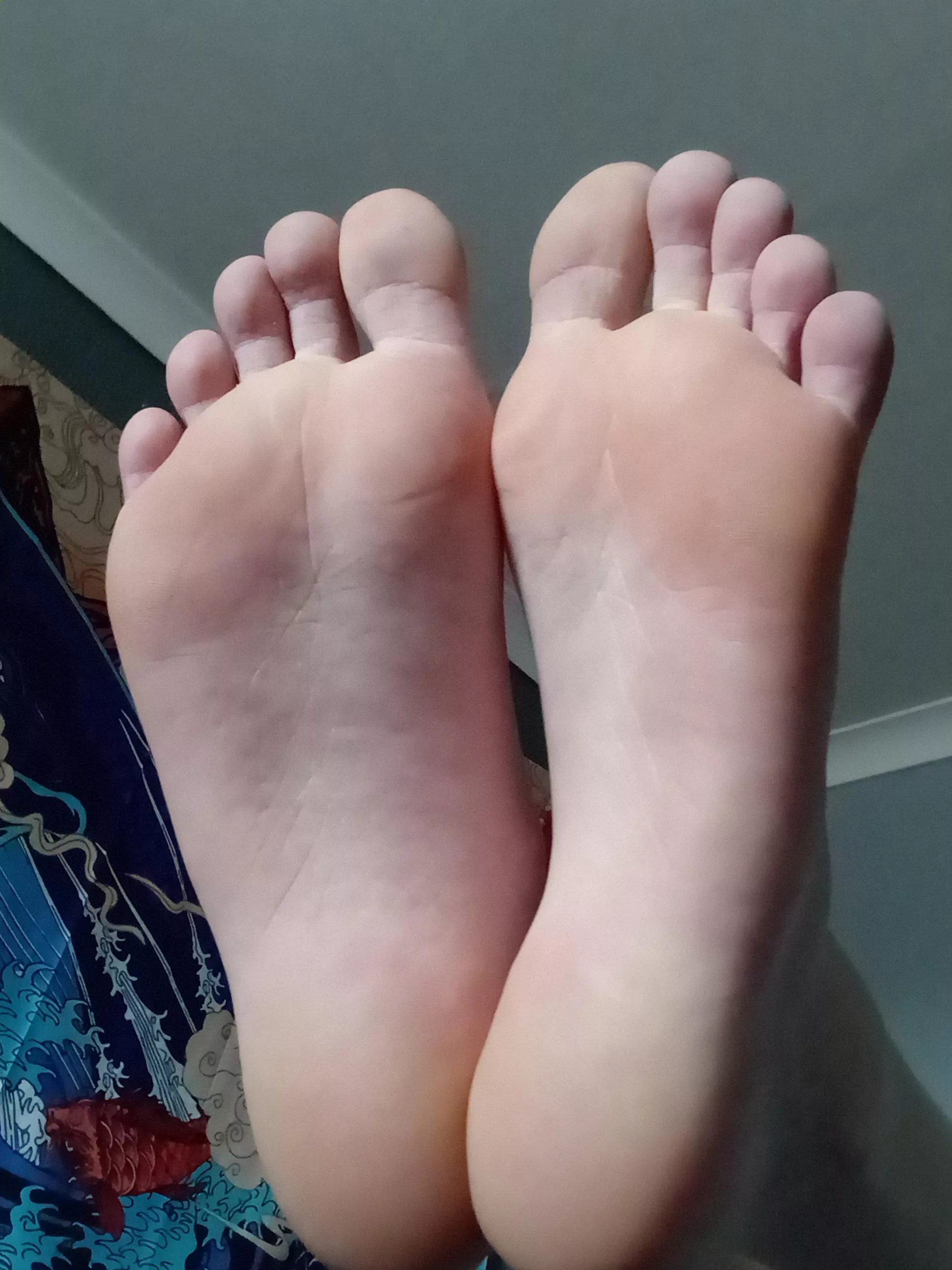 femboy feet