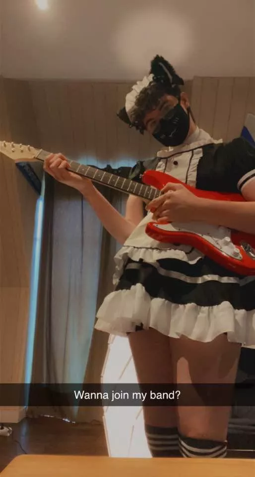 Femboy guitarist