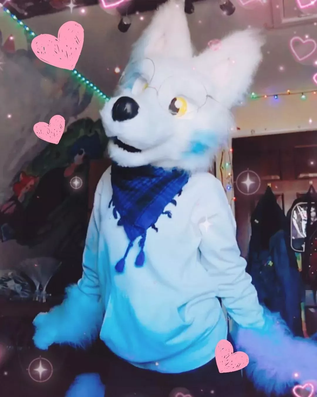 Finished my first fursuit im really proud of how it turned out for a furst attempt!